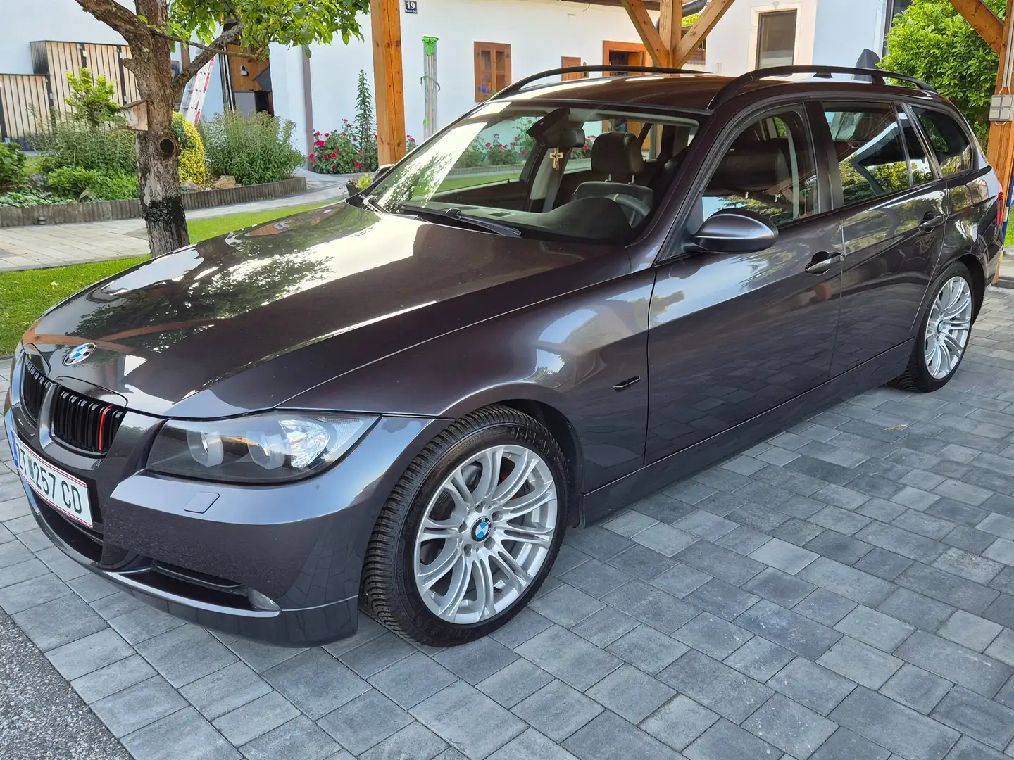 BMW 318 318d Touring Österreich-Paket Grau - 1