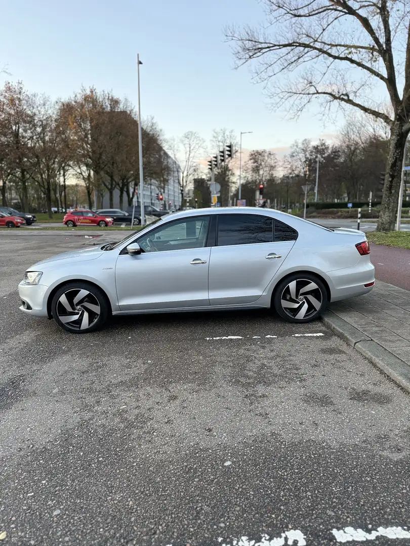 Volkswagen Jetta 1.4 TSI Hybr Highl Grijs - 1