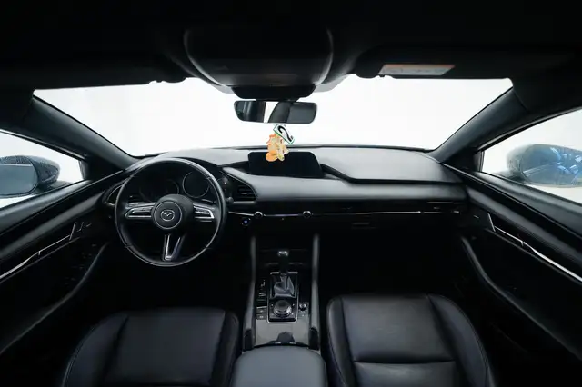 Mazda Mazda3 view 9