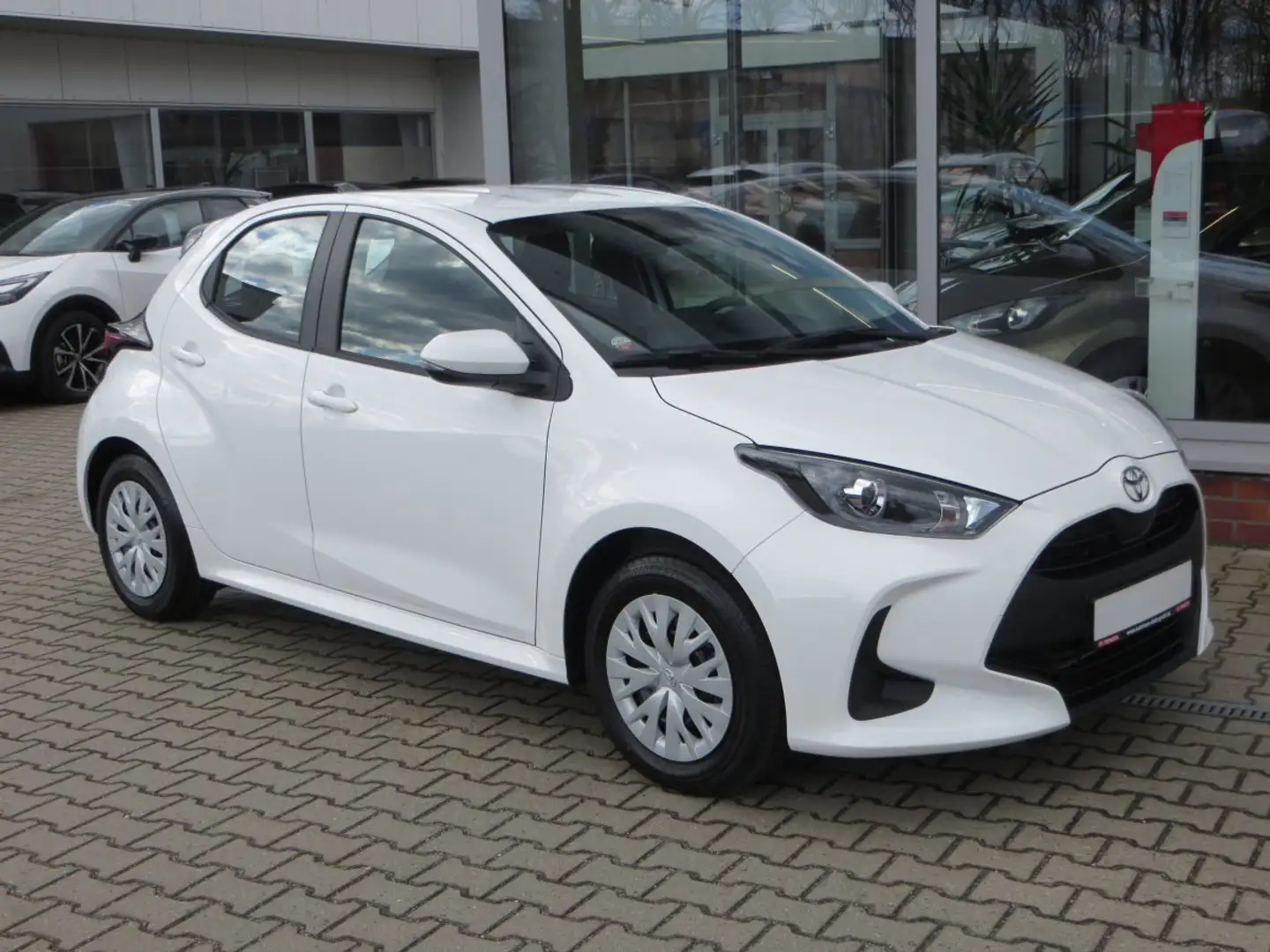Toyota Yaris 1.5 Comfort Weiß - 2
