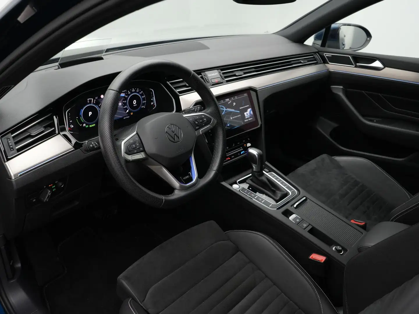 Volkswagen Passat Variant 1.4 TSI 218 pk DSG PHEV GTE Business | Panoramadak Blauw - 2