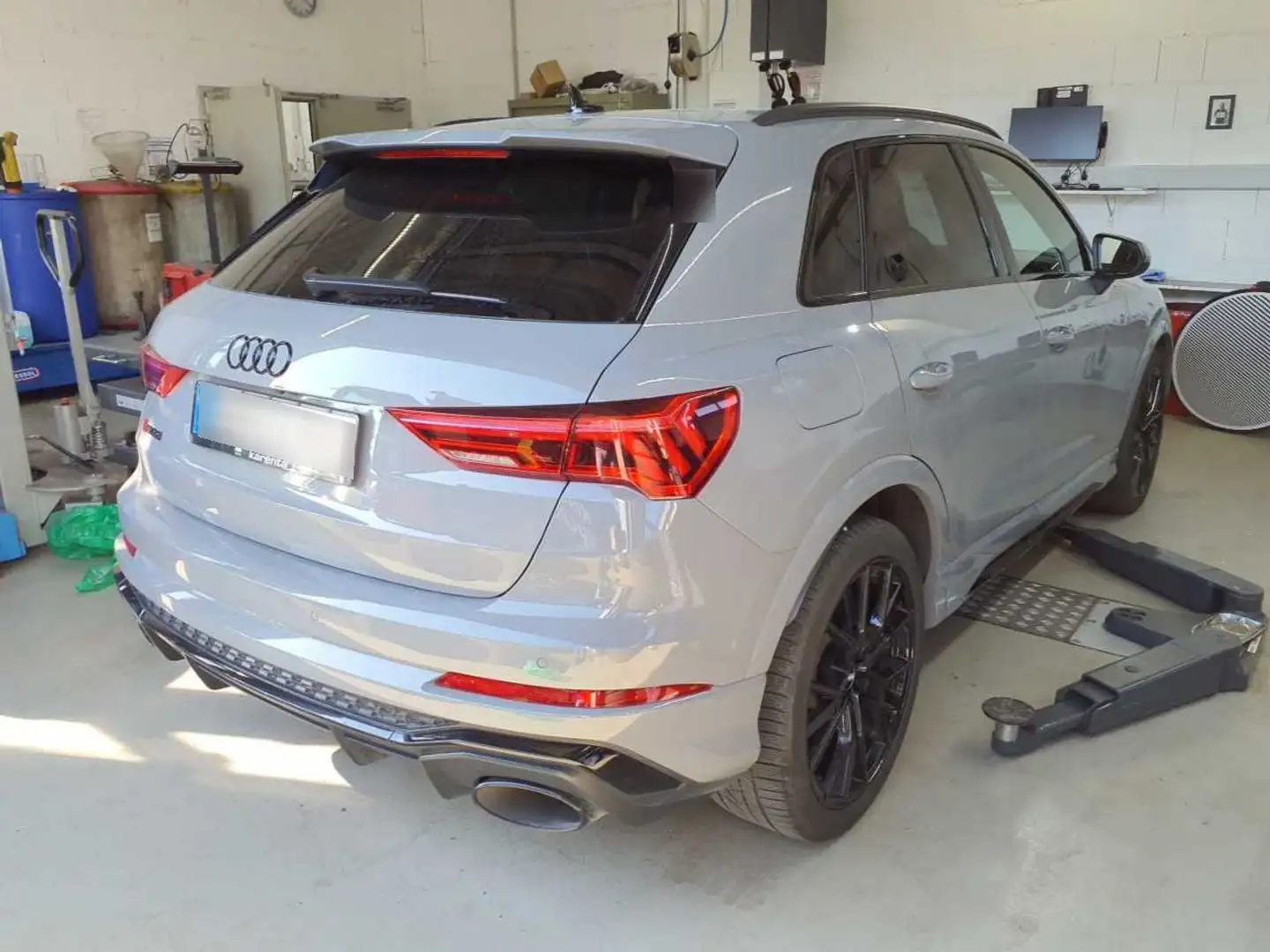 Audi RS Q3 quattro S-tronic / Matrix, Vmax280, B&O Grau - 2