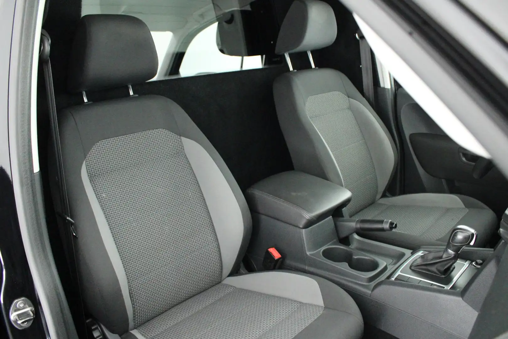 Volkswagen Amarok 3.0 TDI 204pk V6 4Motion Plus Cab Comfortline Trek Zwart - 2