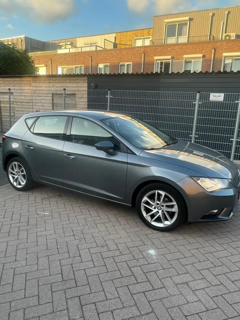 SEAT Leon 1.2 TSI Style Grijs - 2