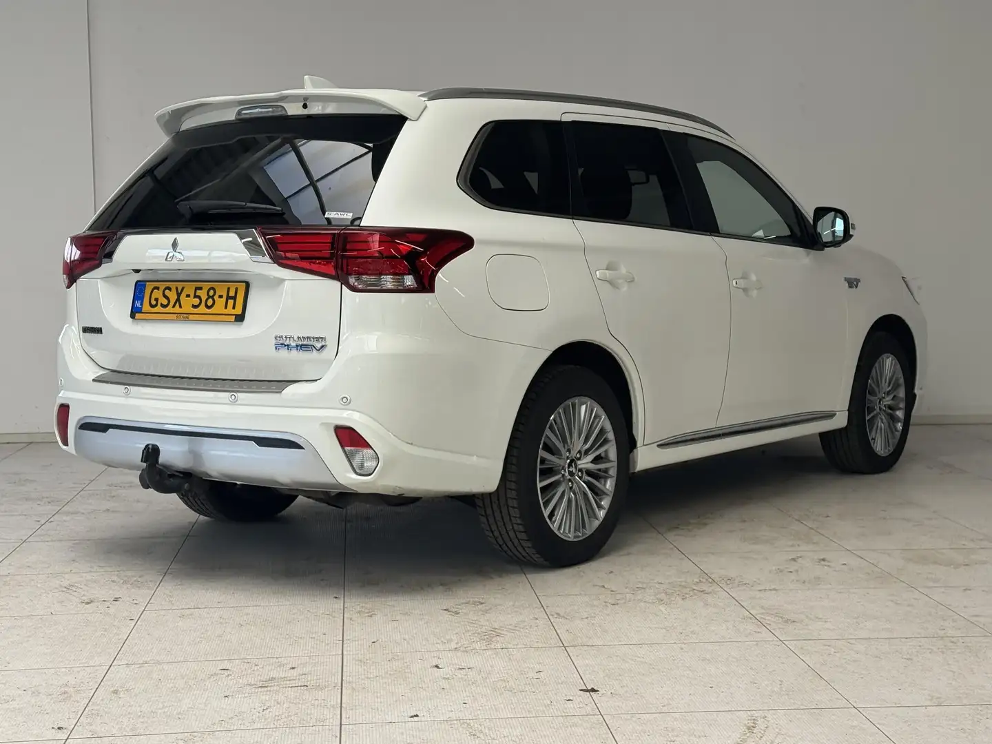 Mitsubishi Outlander 2.4 PHEV Instyle | Navigatie | 360 Camera | Stoelv Blanc - 2
