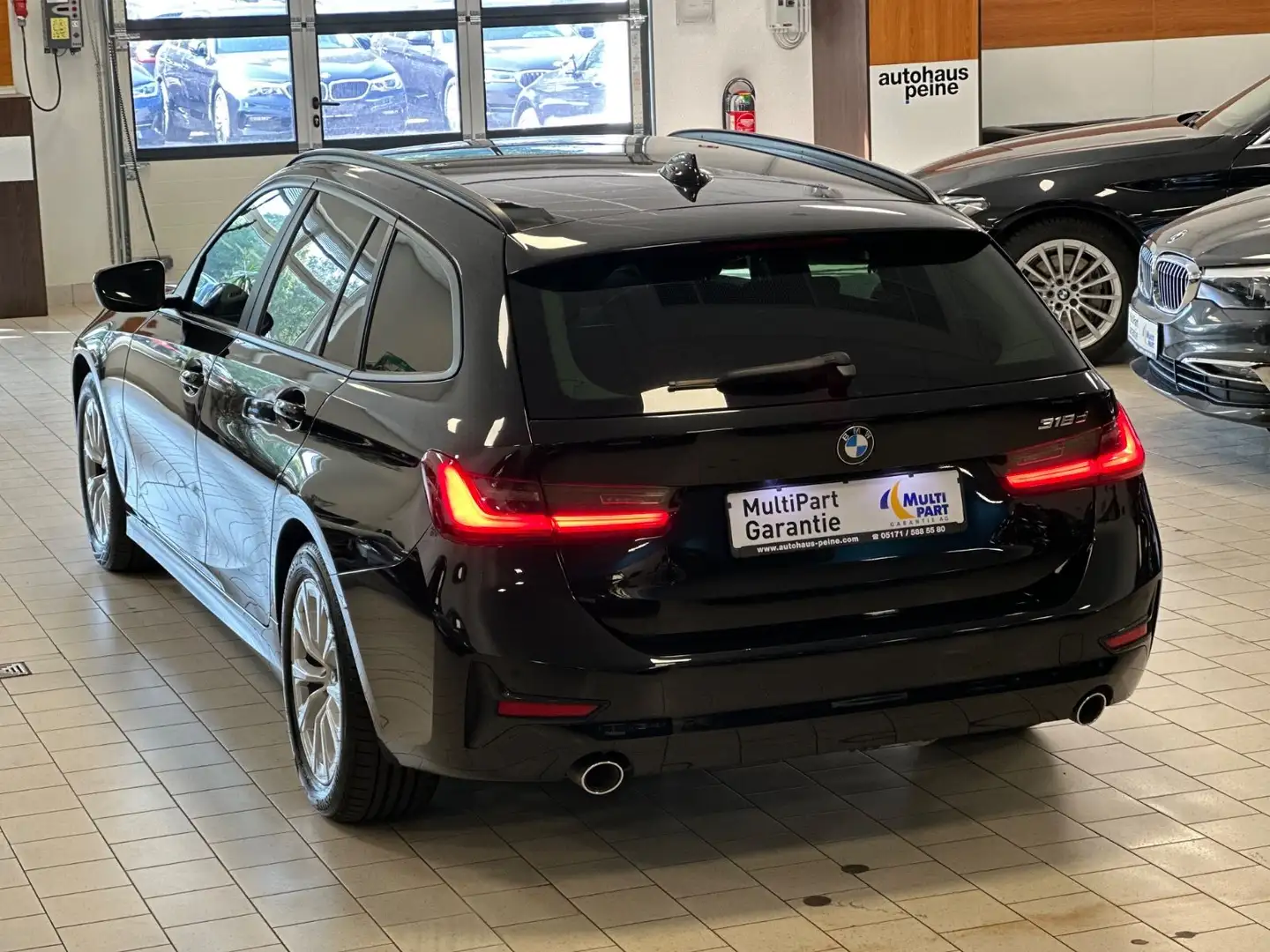 BMW 318 d/LCPProf/Navi/LED/AHK/Tempom/ActGuard+ Schwarz - 2