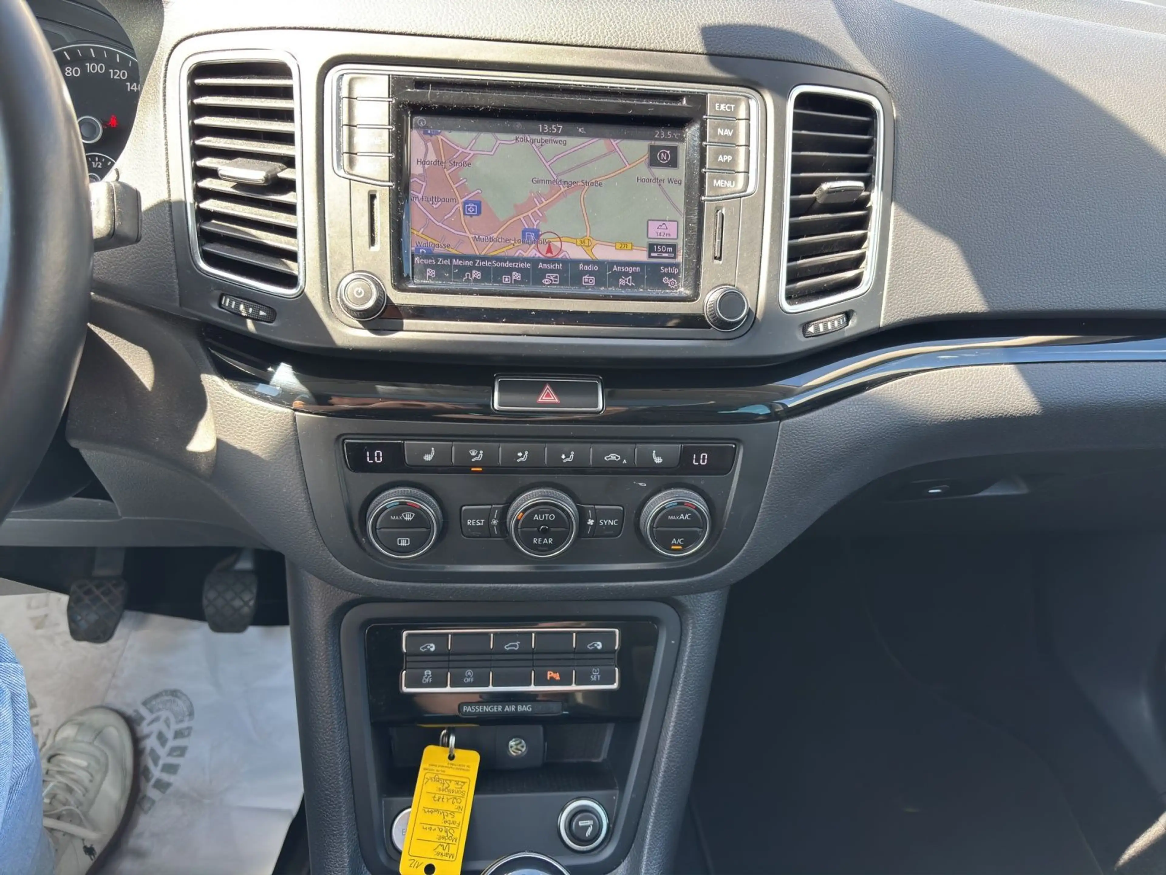 Volkswagen Sharan Highline 1.4 TSI PANO KAMERA NAVI SHZ — photo 10