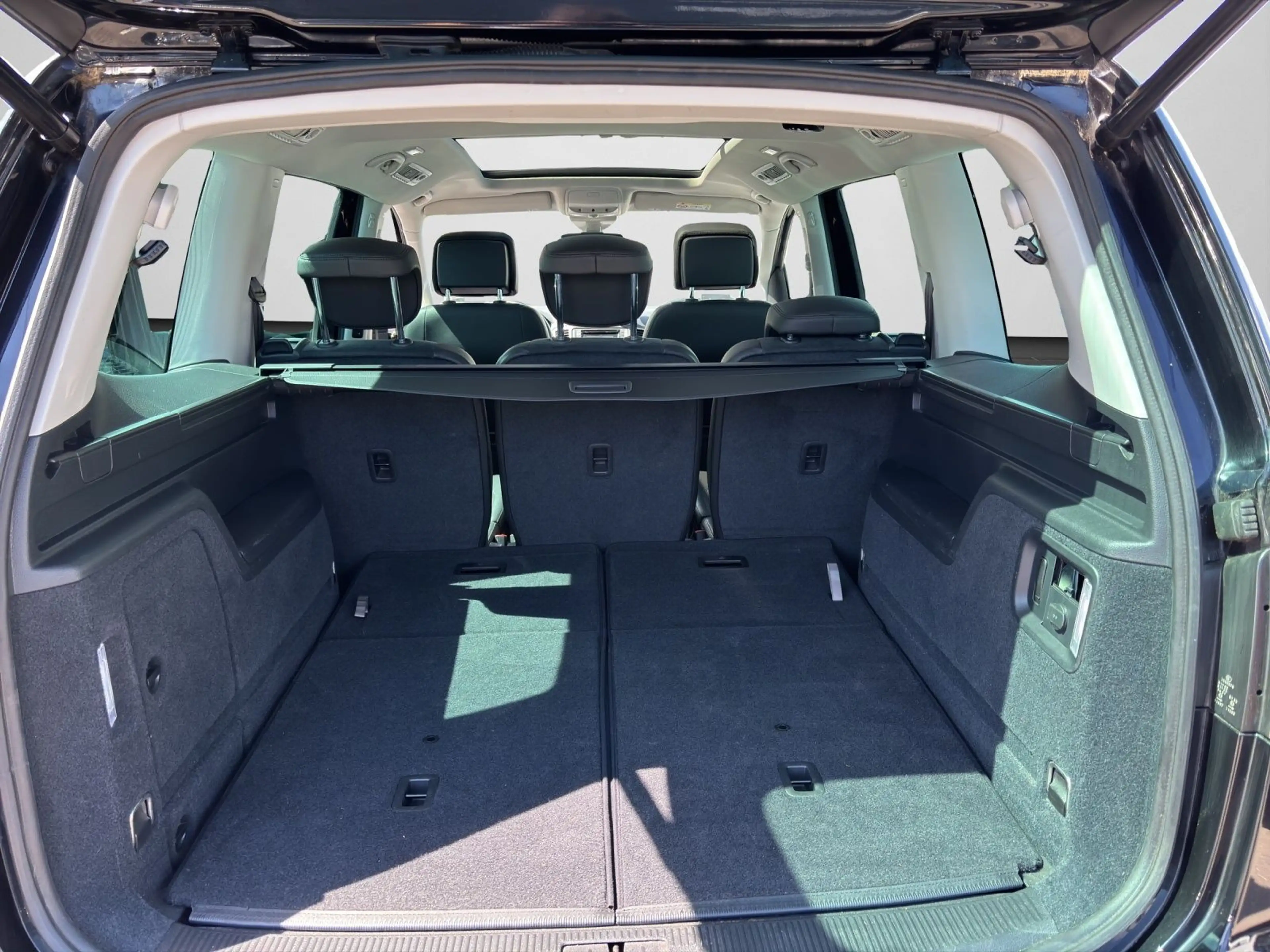 Volkswagen Sharan Highline 1.4 TSI PANO KAMERA NAVI SHZ — photo 14