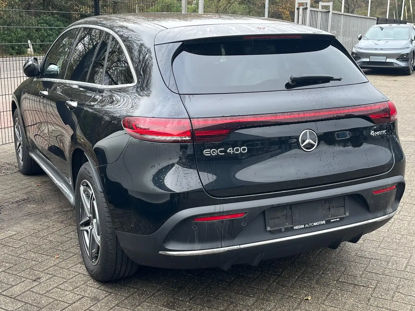 Mercedes-Benz EQC 400 EQC 4MATIC Business Solution AMG | Panoramisch Dak Zwart - 2