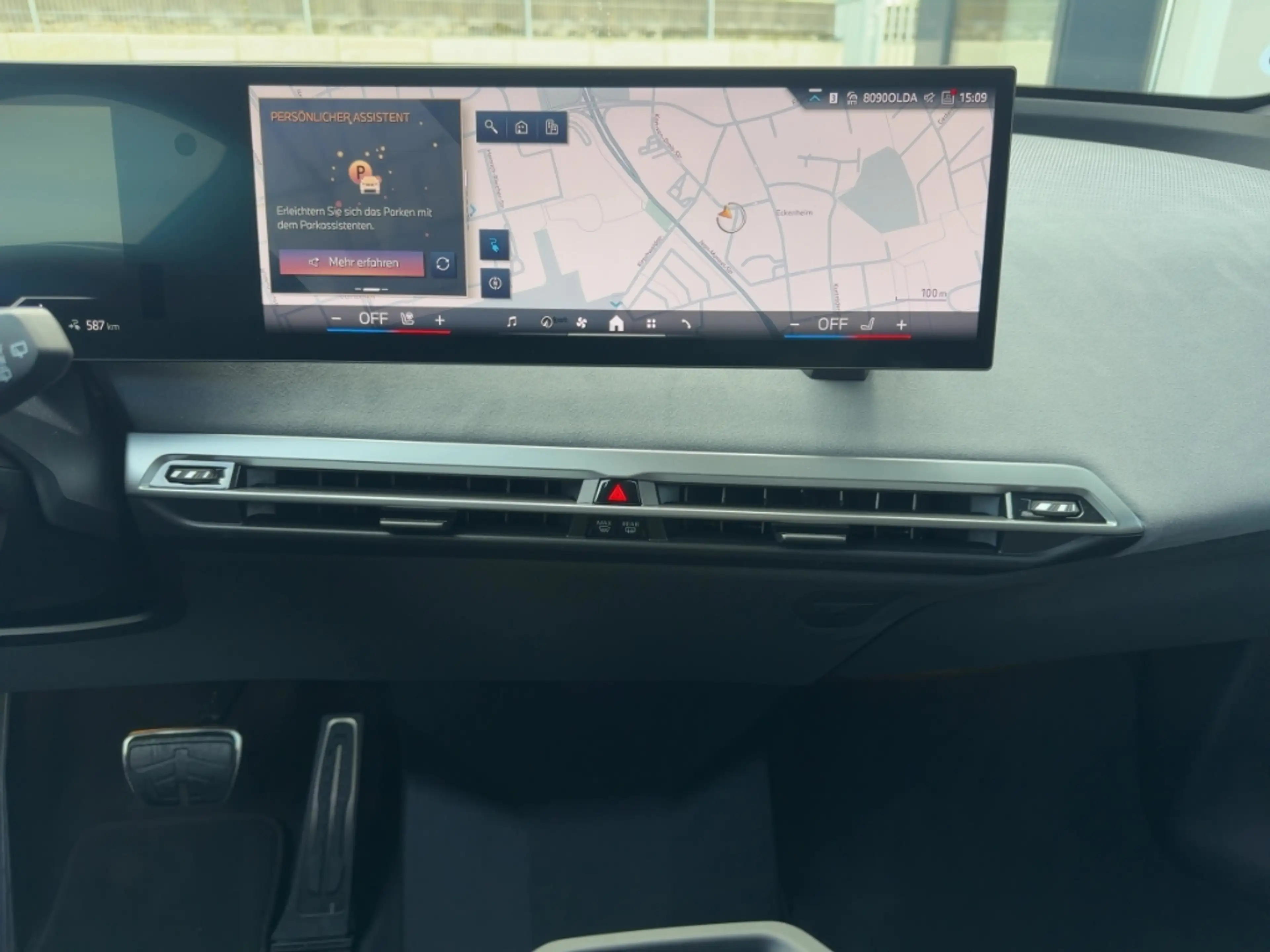BMW iX xDrive 45 Sportpaket HUD StandHZG AHK-klappbar AHK — photo 11