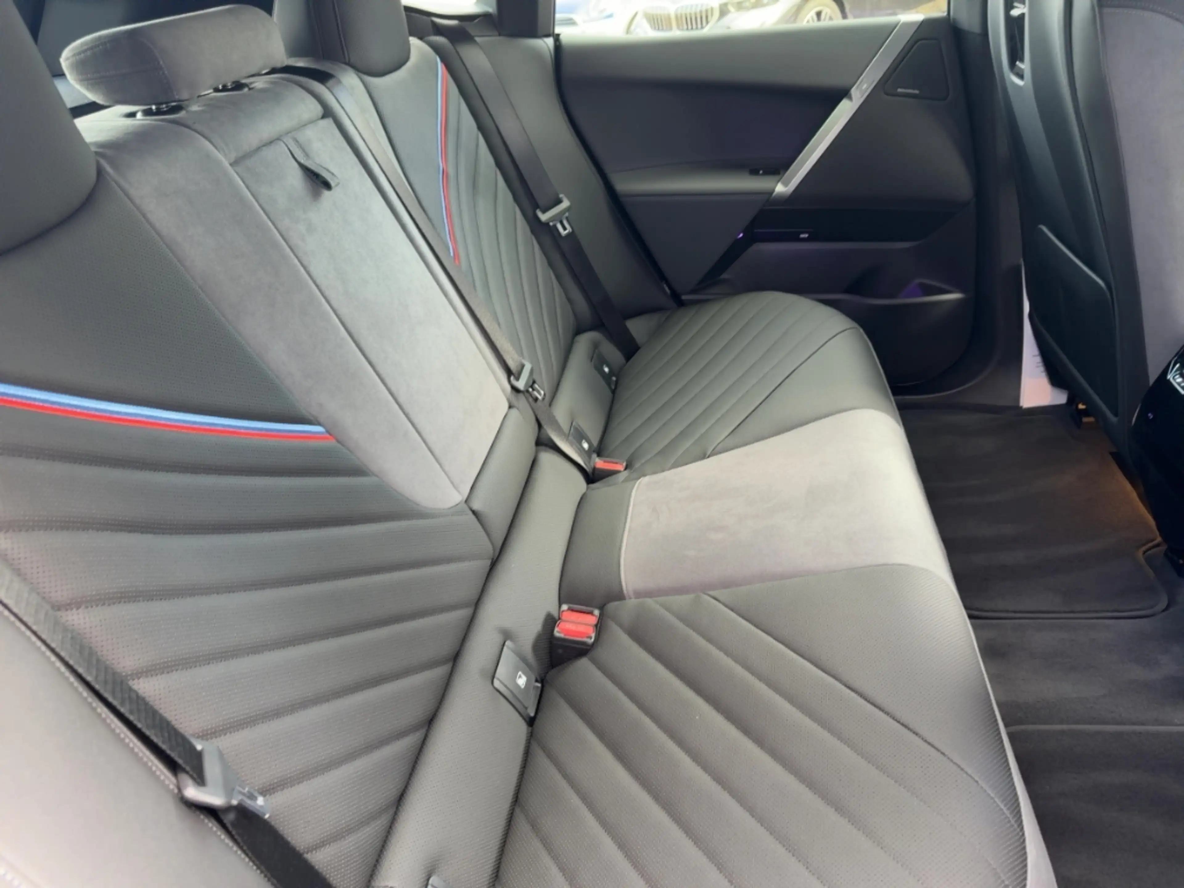 BMW iX xDrive 45 Sportpaket HUD StandHZG AHK-klappbar AHK — photo 8