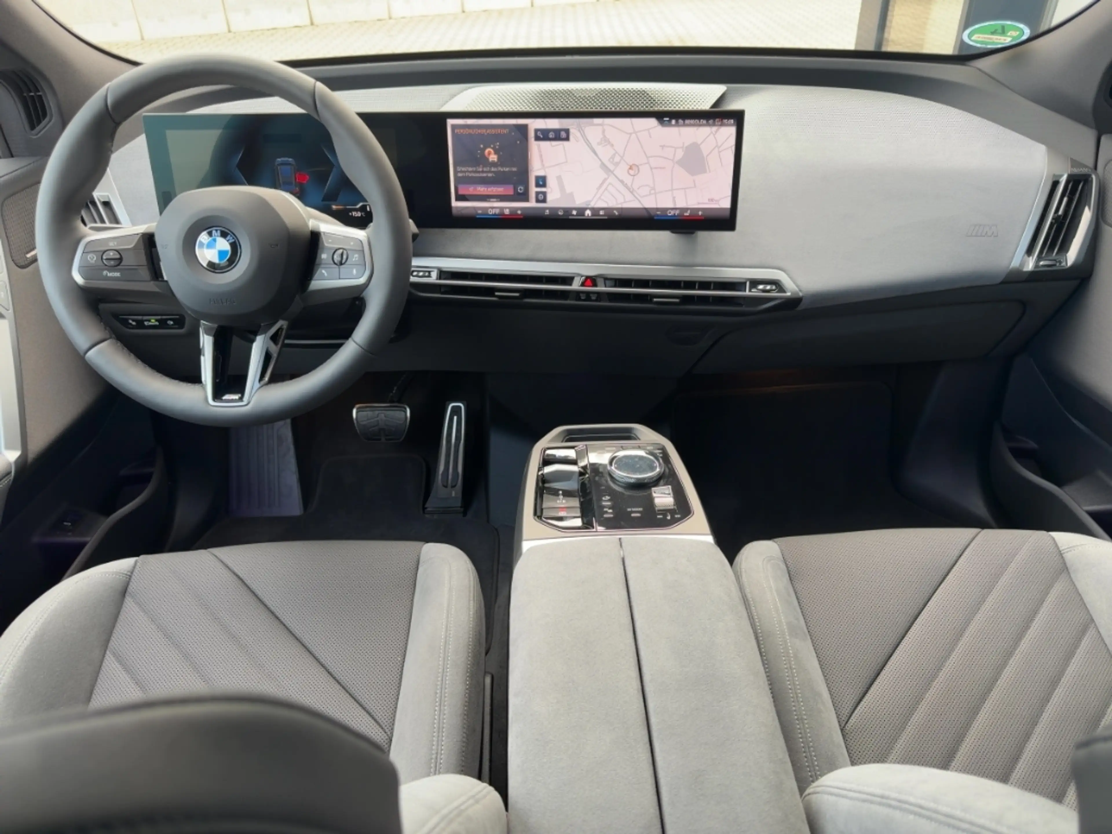 BMW iX xDrive 45 Sportpaket HUD StandHZG AHK-klappbar AHK — photo 9