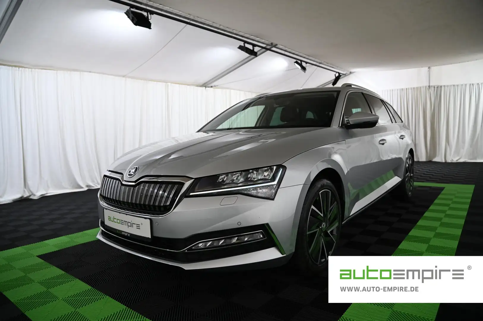 Skoda Superb Combi 1.4 TSI DSG Style LED/NAV/KAMERA/18 Silver - 1