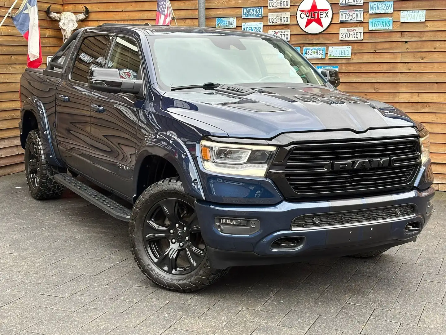 Dodge RAM 1500 Laramie 5,7L 4x4 AHK 12´´ LED Bügel Blau - 2