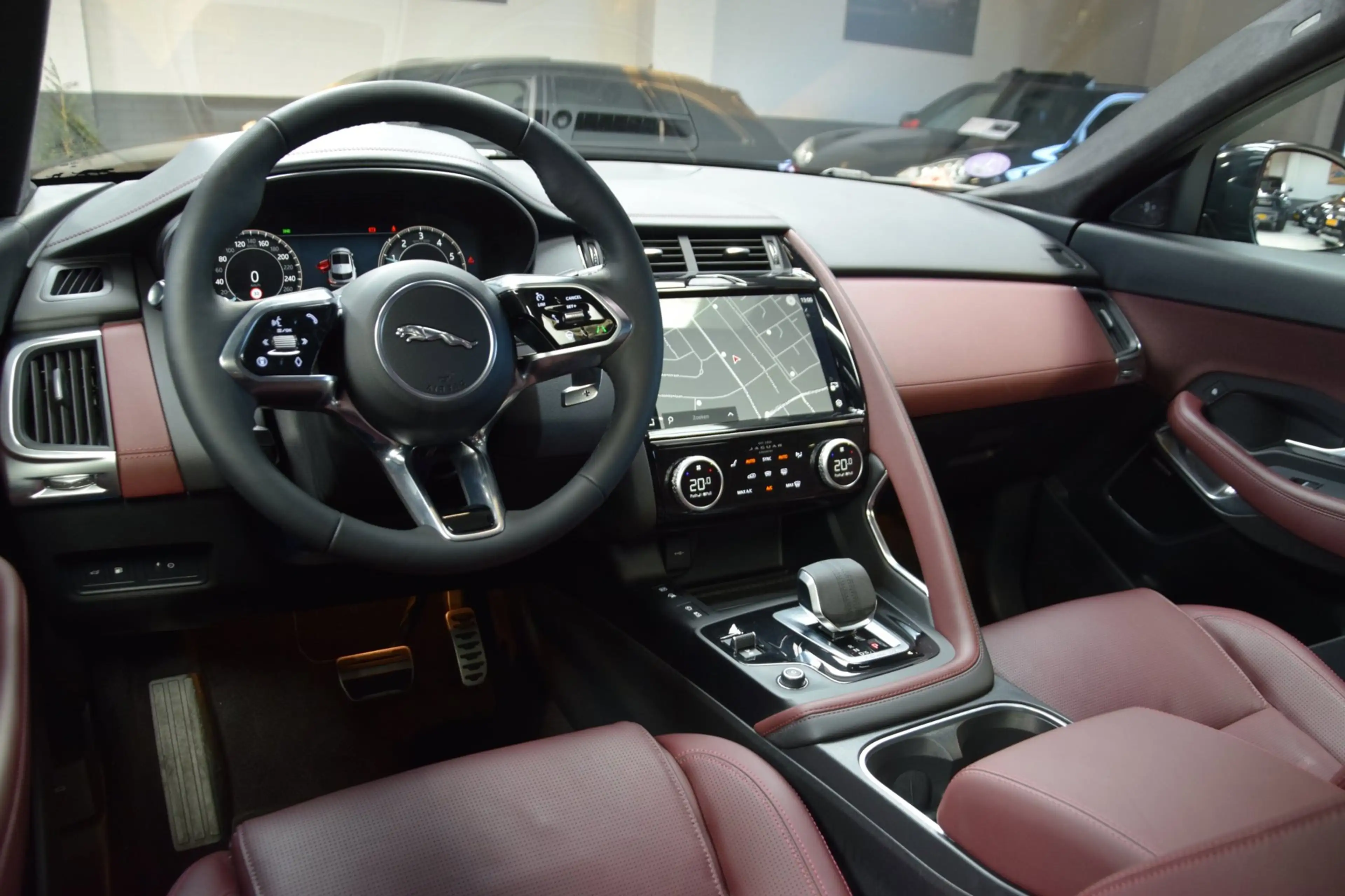 Jaguar E-Pace 1.5 P270e R-Dynamic HSE Navi|Leder|1e Eig|Dealer O — photo 3