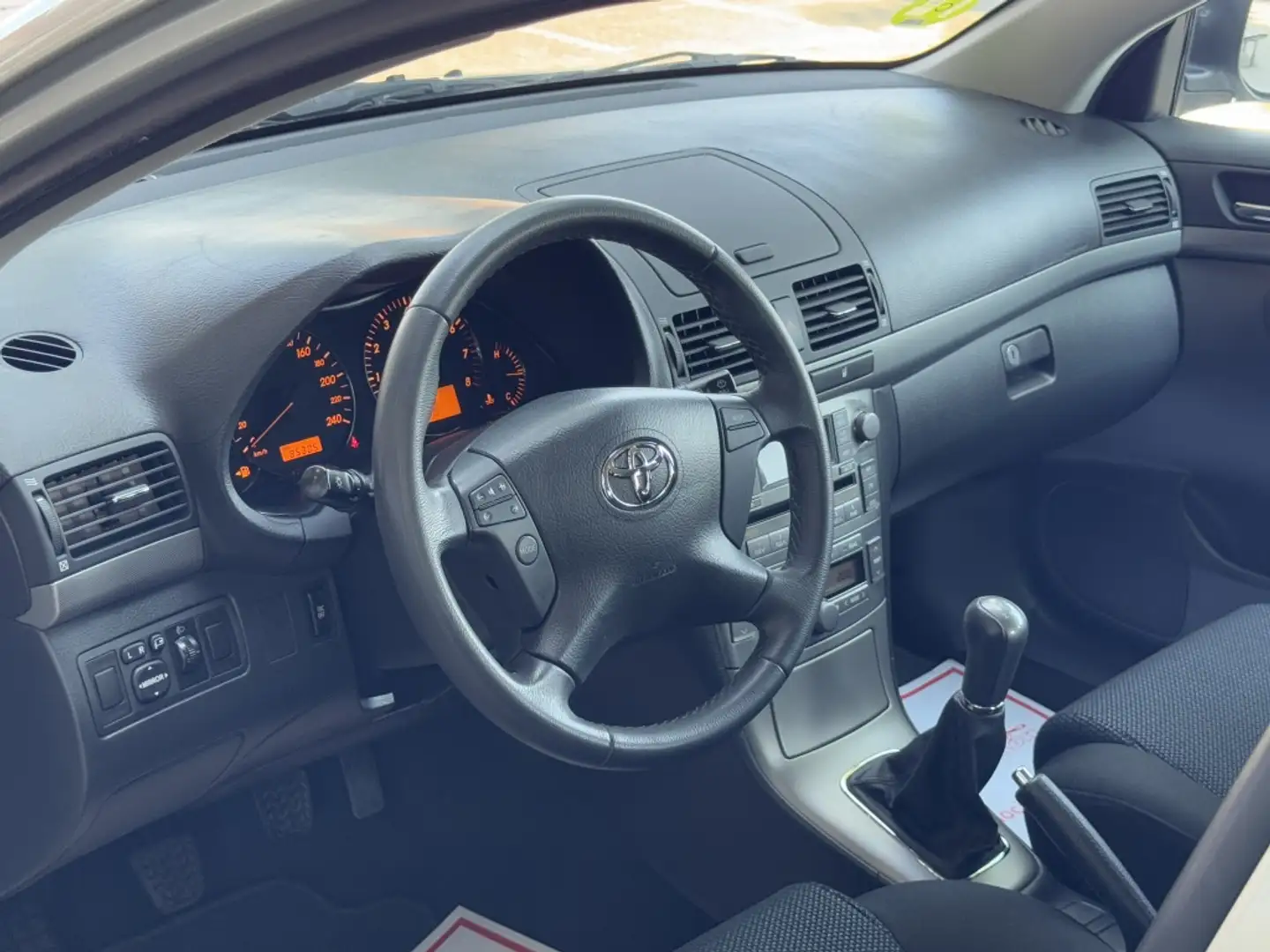 Toyota Avensis 1.8 Sol Plateado - 2
