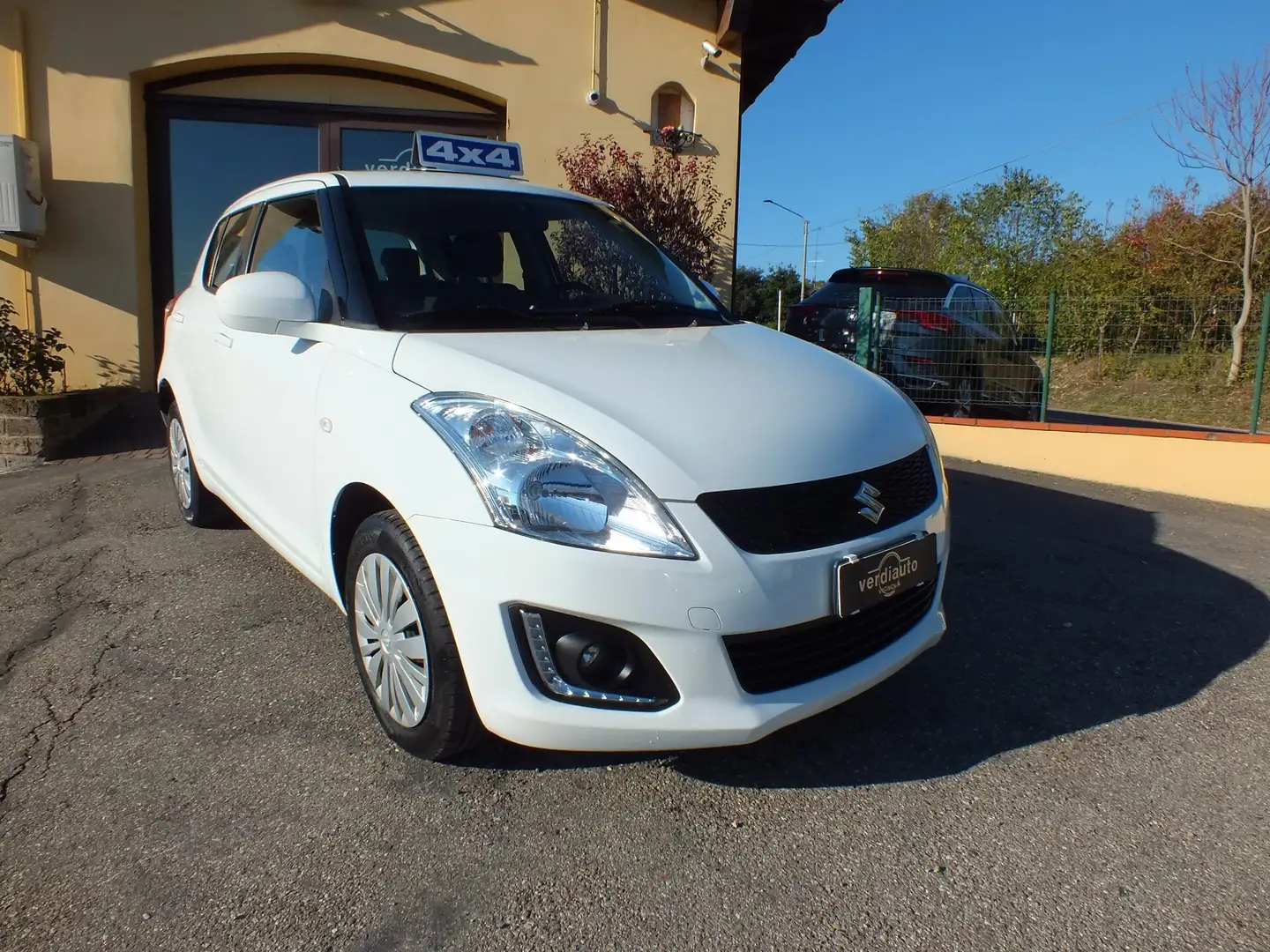 Suzuki Swift 1.2 4X4 5/P S&S EURO 6 S&S-SNOW -UNIPROPRIETARIO- Bianco - 1