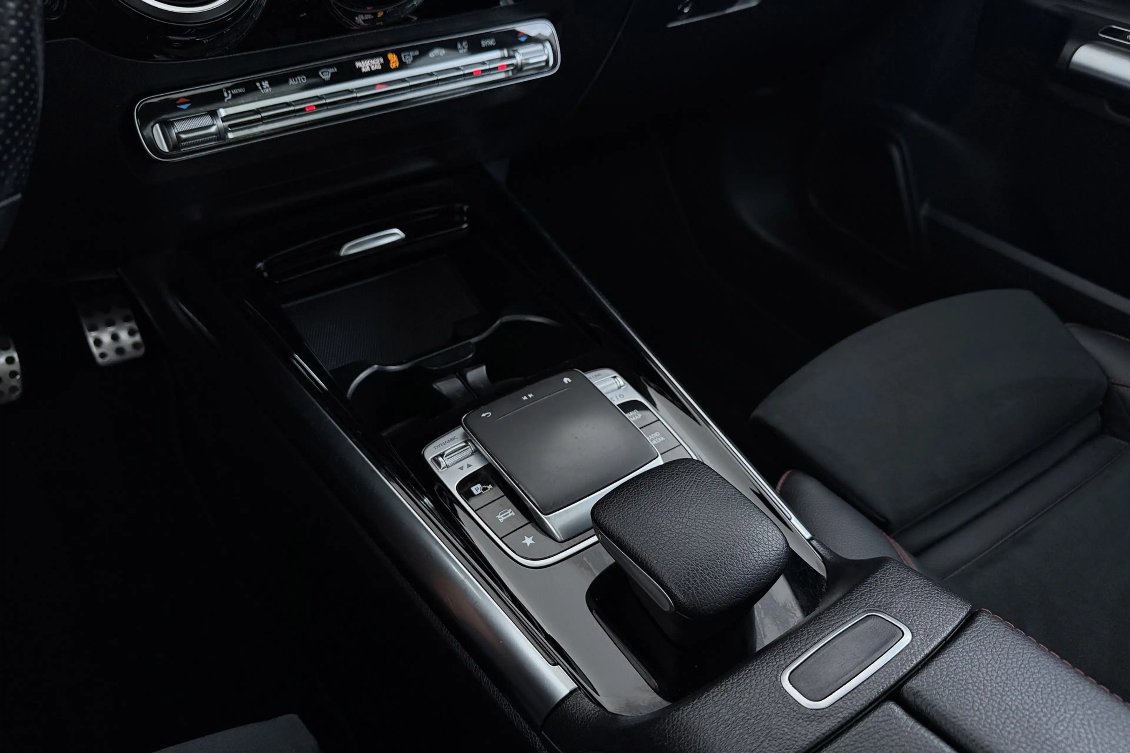 Mercedes-Benz B 180 Business Solution AMG-Line | Panoramadak | Org NL — photo 30