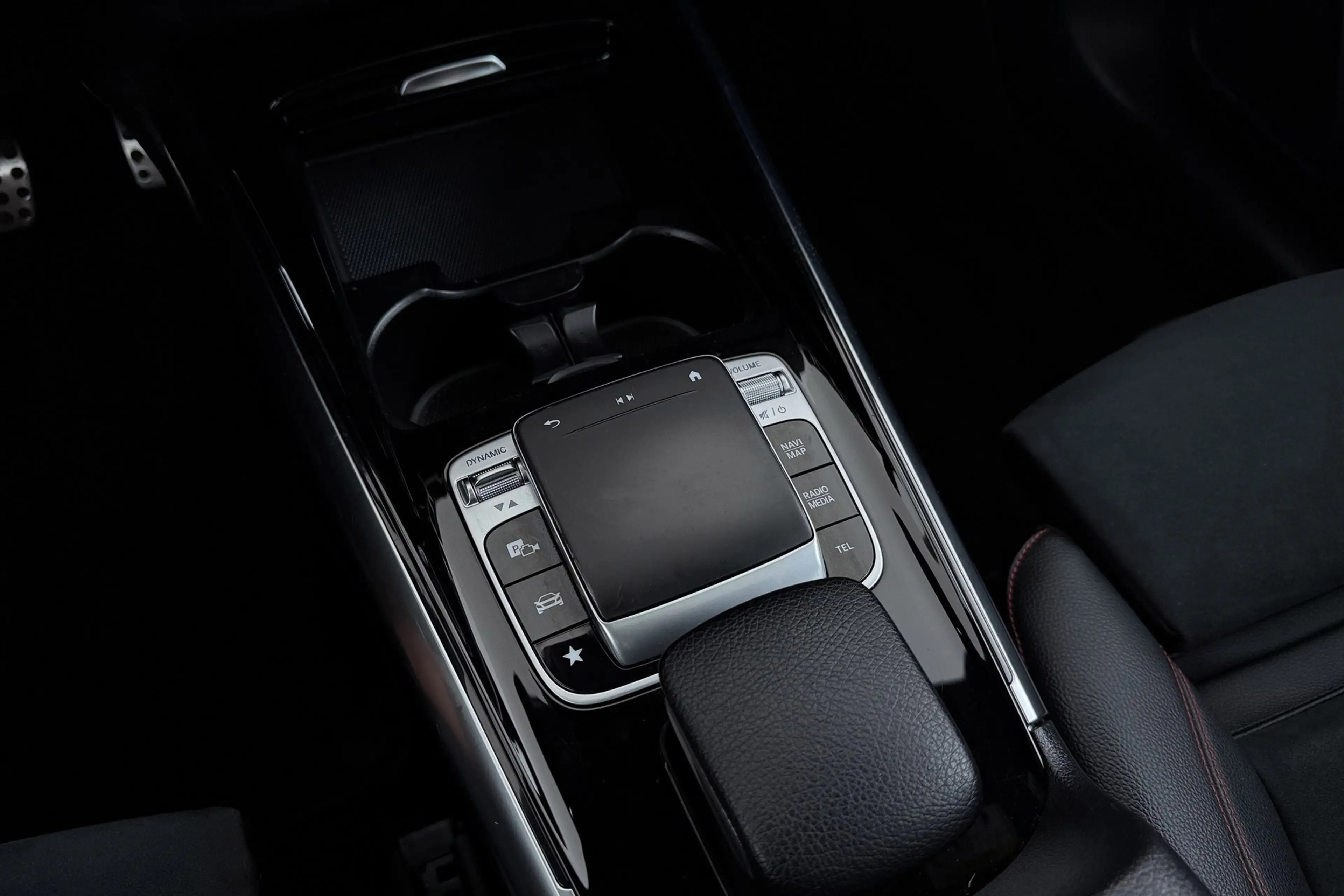 Mercedes-Benz B 180 Business Solution AMG-Line | Panoramadak | Org NL — photo 31