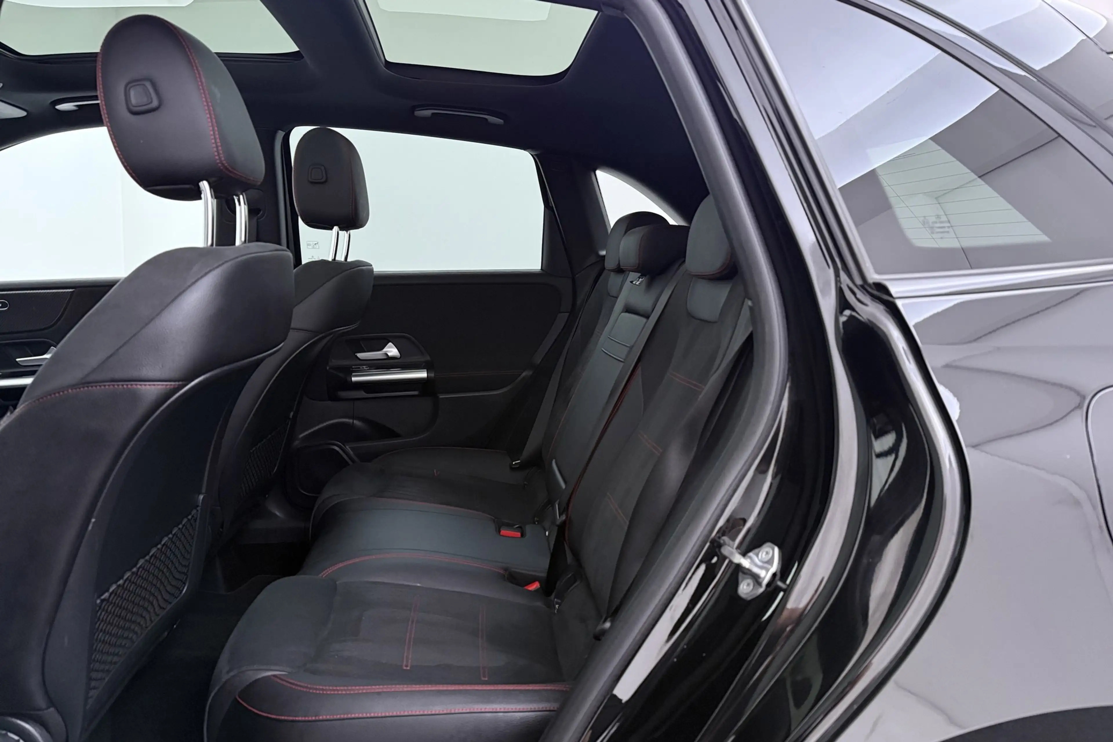 Mercedes-Benz B 180 Business Solution AMG-Line | Panoramadak | Org NL — photo 18