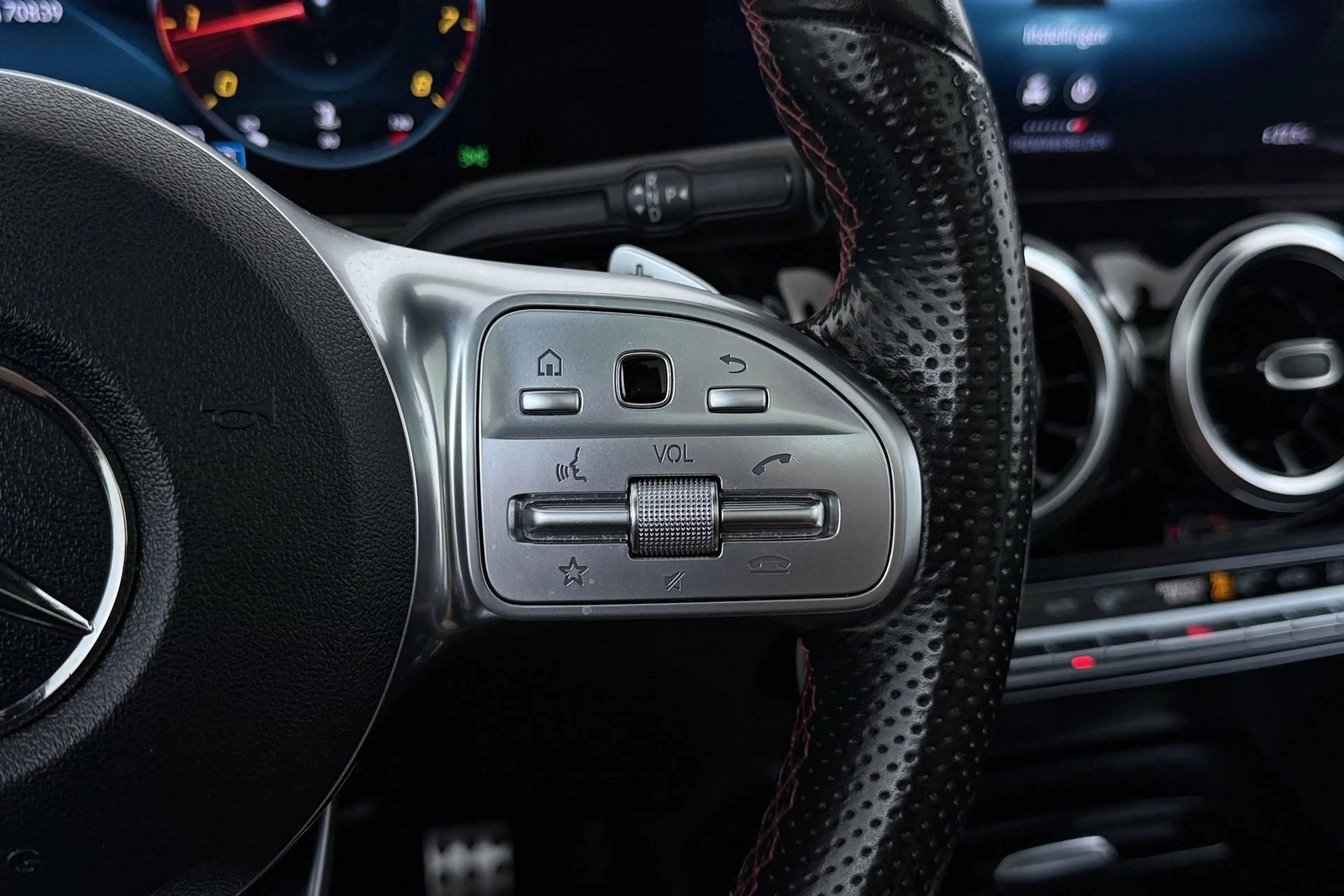 Mercedes-Benz B 180 Business Solution AMG-Line | Panoramadak | Org NL — photo 37