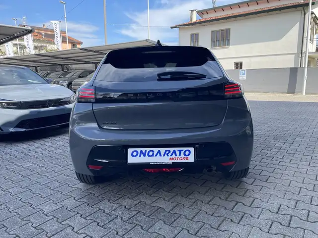 Peugeot 208 view 6