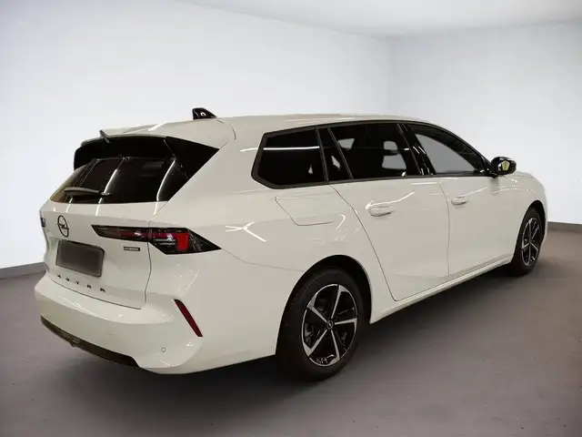 Opel Astra view 5