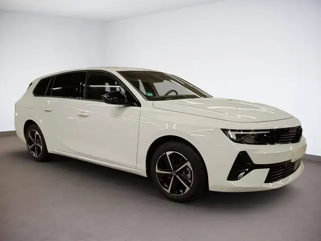 Opel Astra view 2