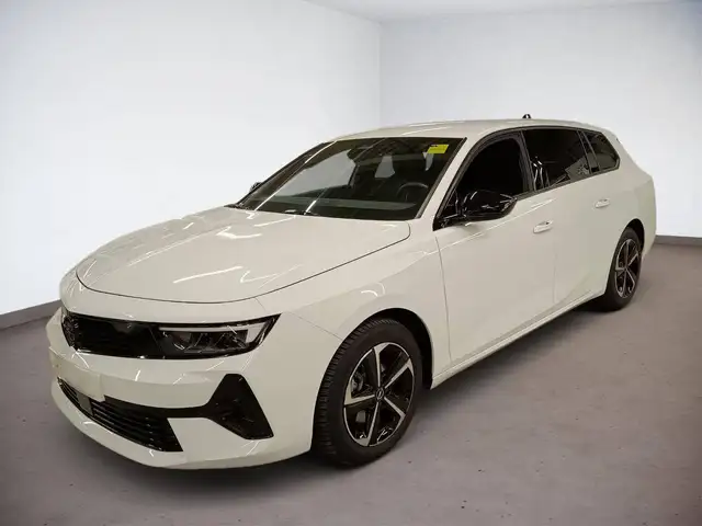 Opel Astra view 3