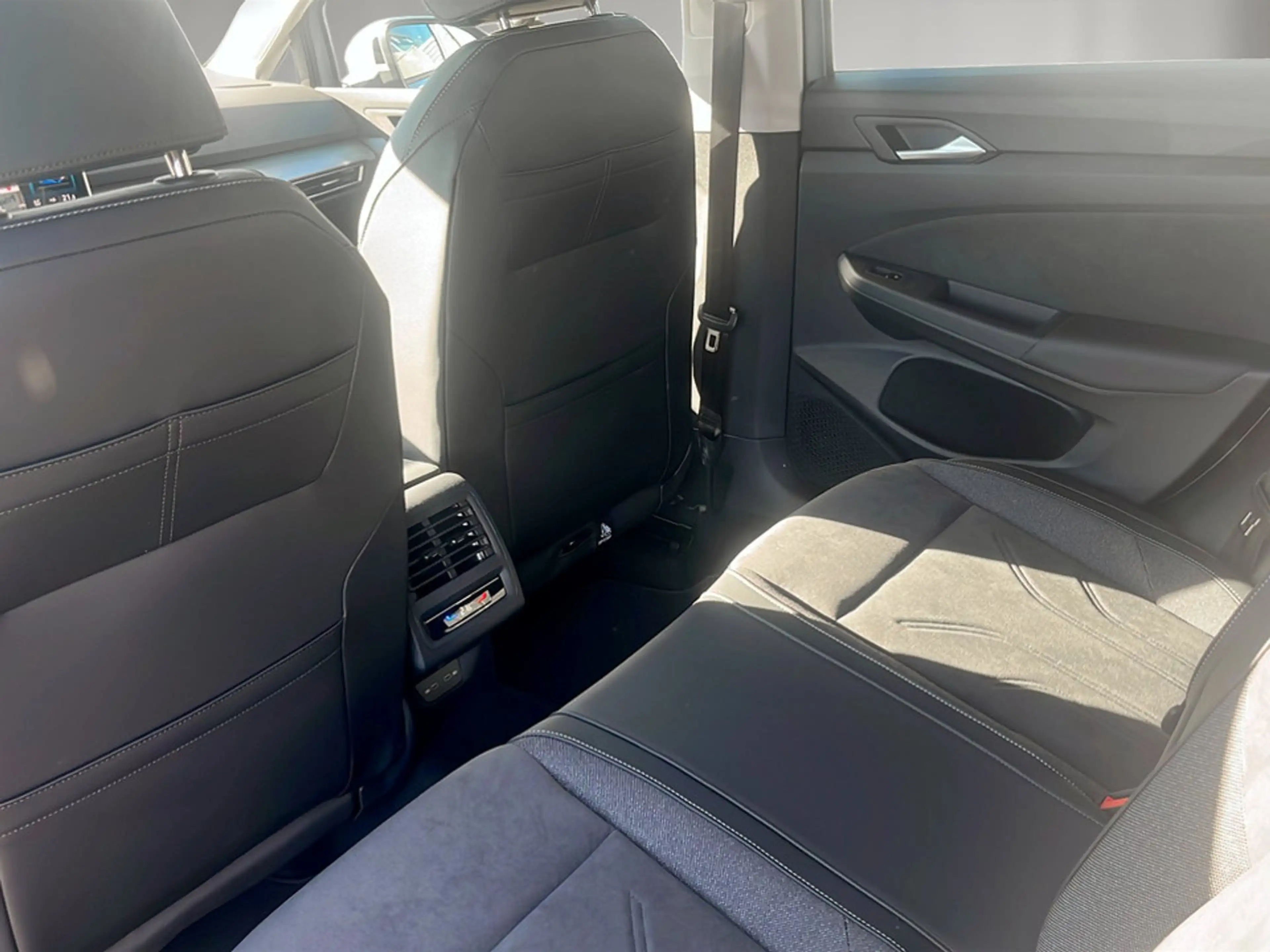 Volkswagen Golf Variant Business mHeV DSG — photo 11
