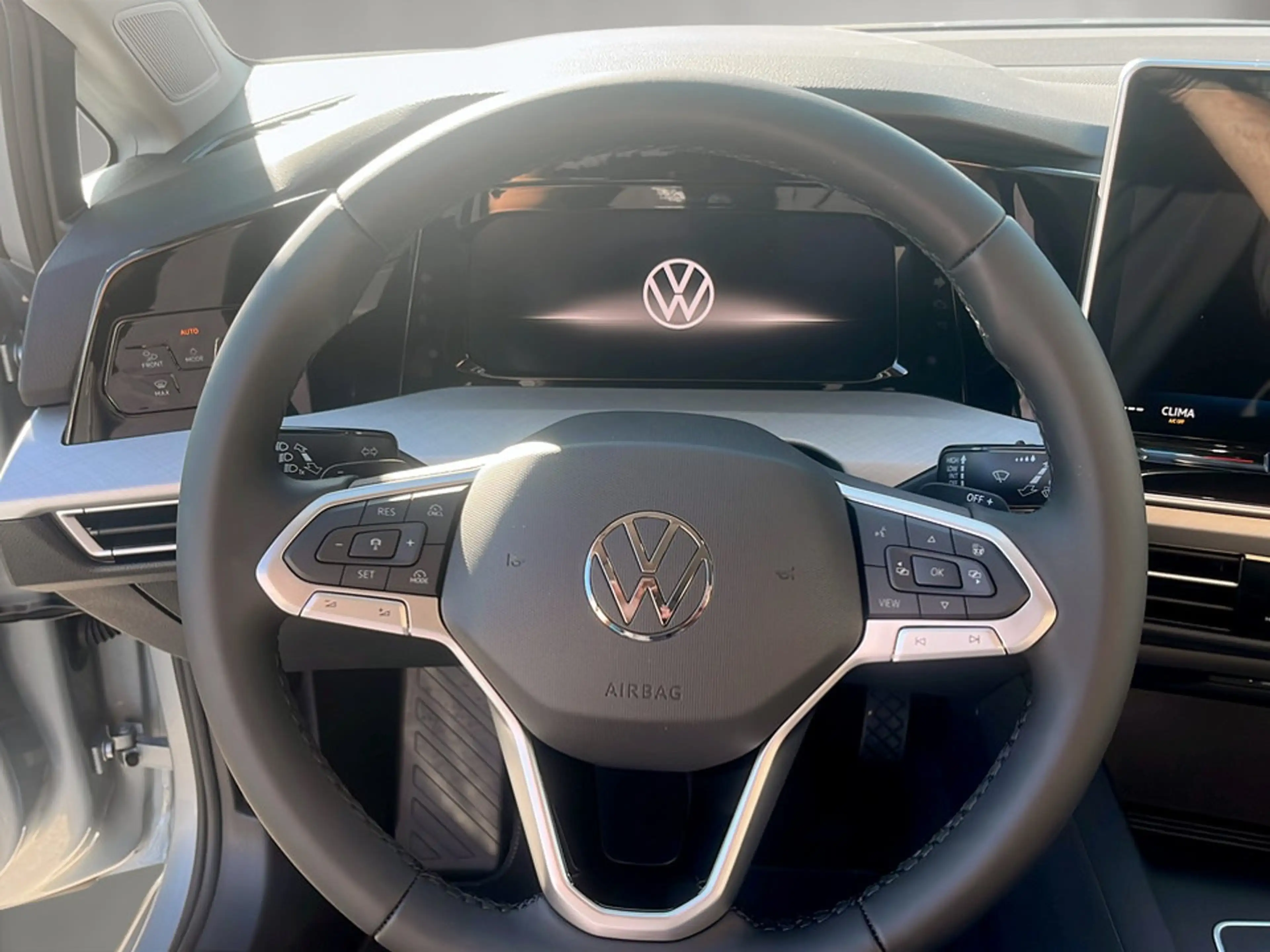 Volkswagen Golf Variant Business mHeV DSG — photo 9