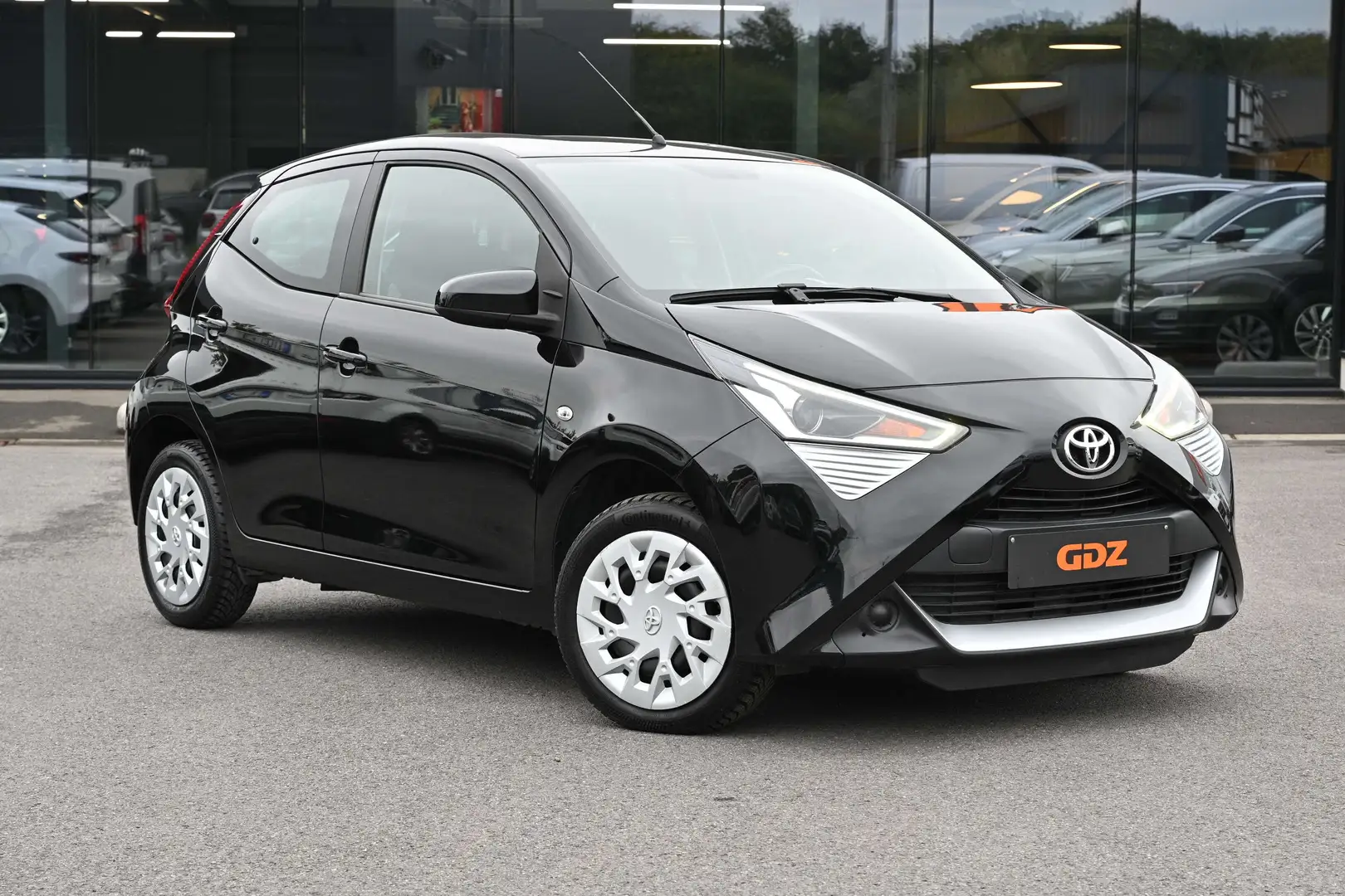 Toyota Aygo Aygo 1.0i VVT-i x Play II Zwart - 2