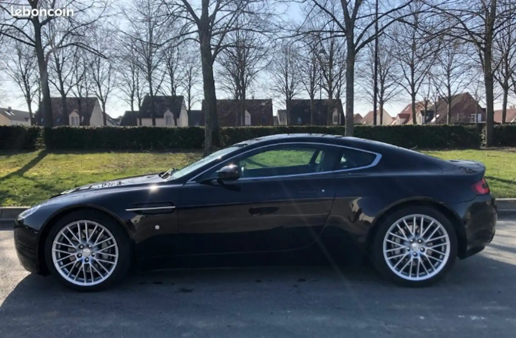 Aston Martin Vantage Braun - 1