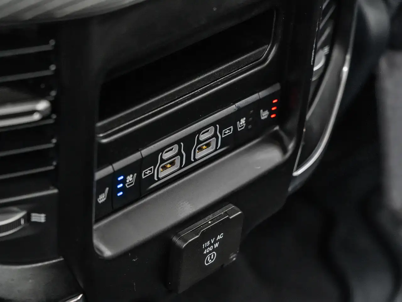 RAM 1500 снимка RAM 1500