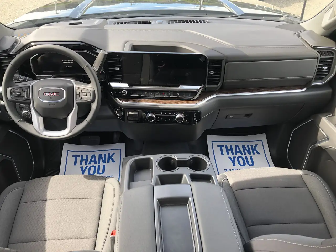 GMC Sierra 3500HD снимка GMC Sierra 3500HD