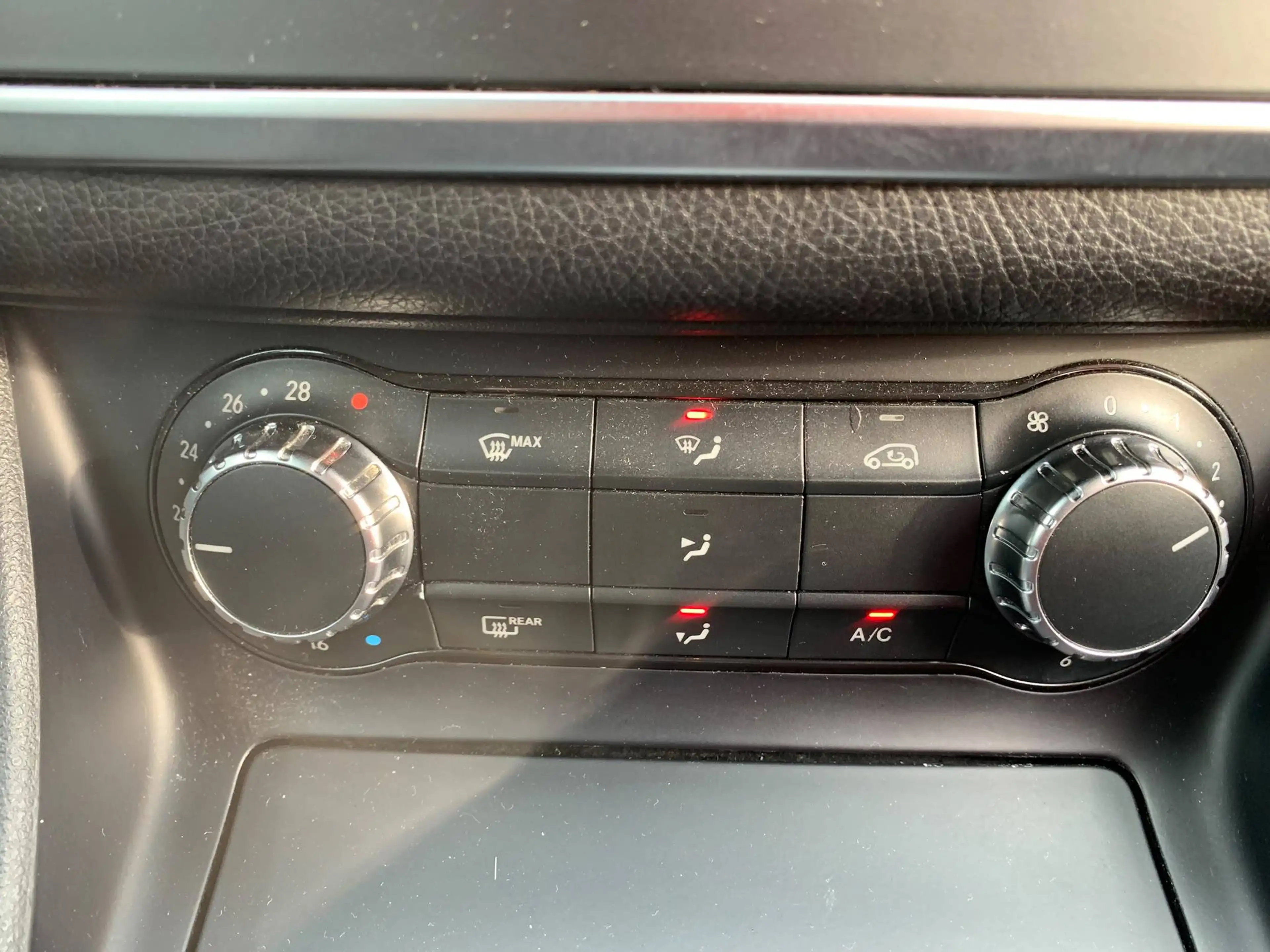 Mercedes-Benz CLA 180 AMG LINE AUTOMATIK *H&K-XENON* — photo 13