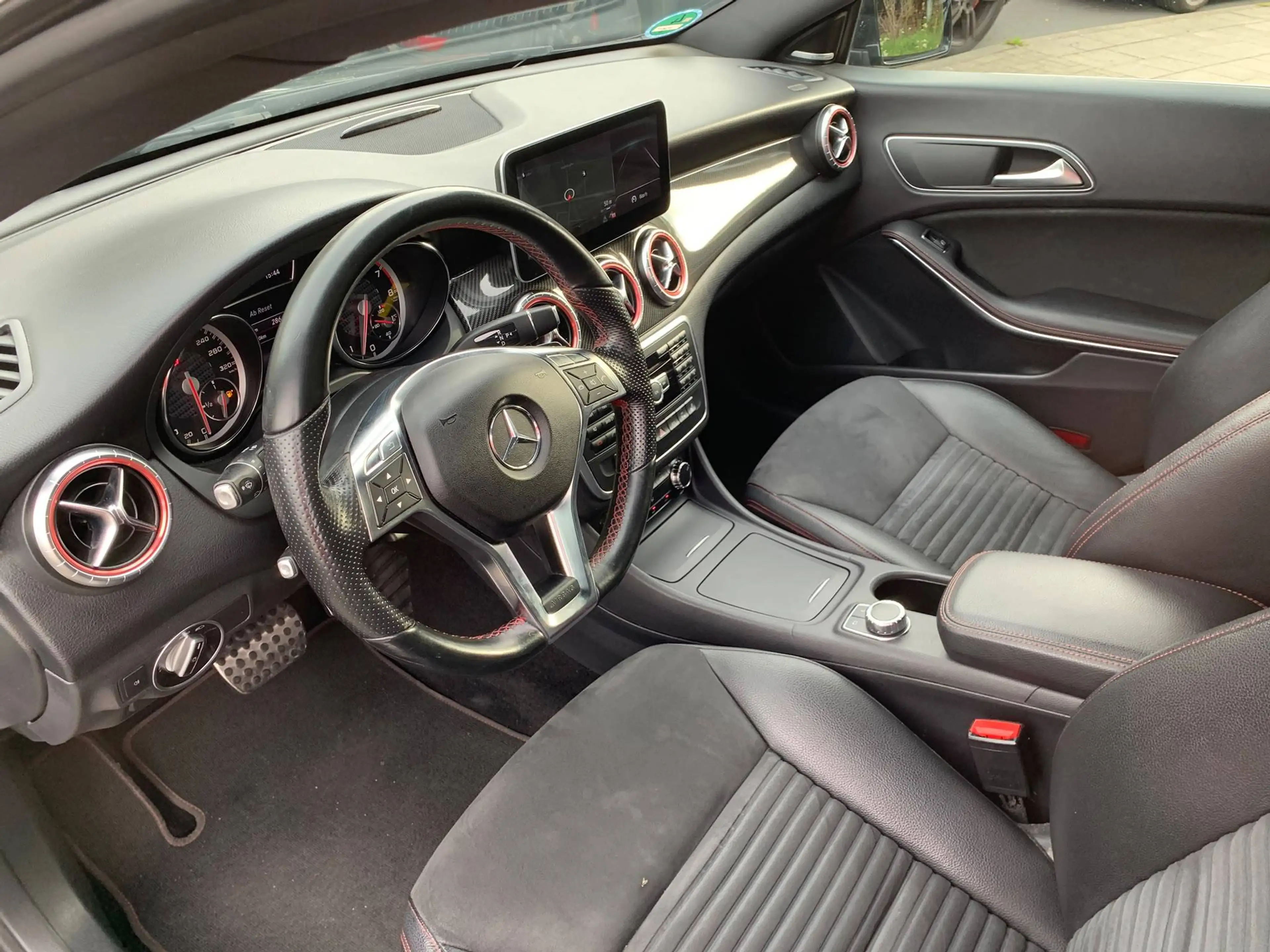 Mercedes-Benz CLA 180 AMG LINE AUTOMATIK *H&K-XENON* — photo 10