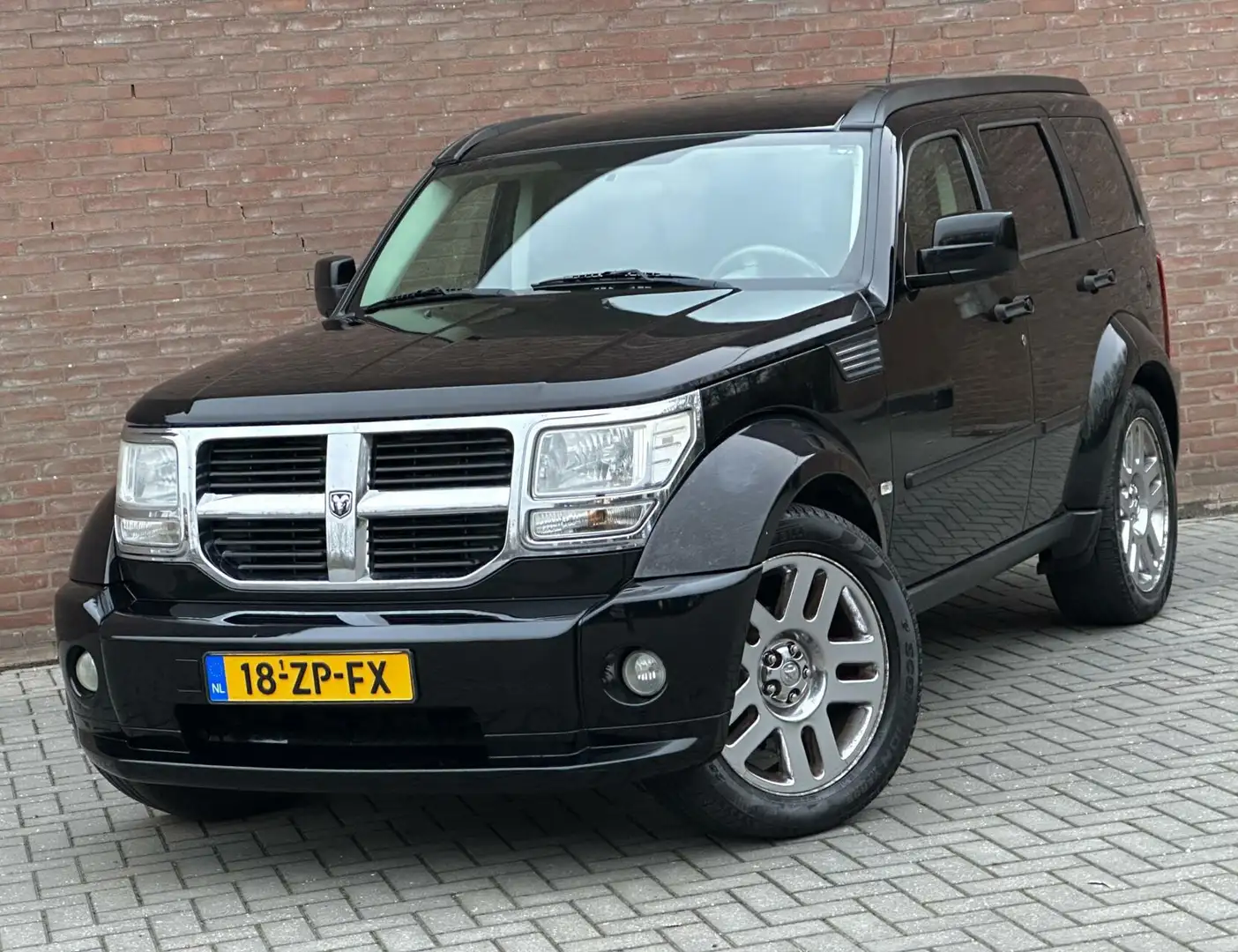 Dodge Nitro 3.7 V6 SXT LPG/G3 - Leder - Navi - 4X4 - Trekhaak Negro - 1