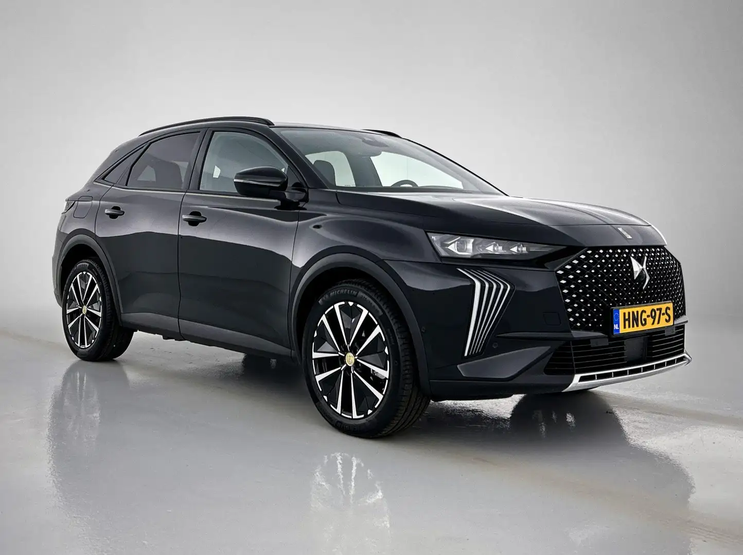 DS Automobiles DS 7 SUV Edition France Hybrid 225 pk Automaat | Naviga Zwart - 2