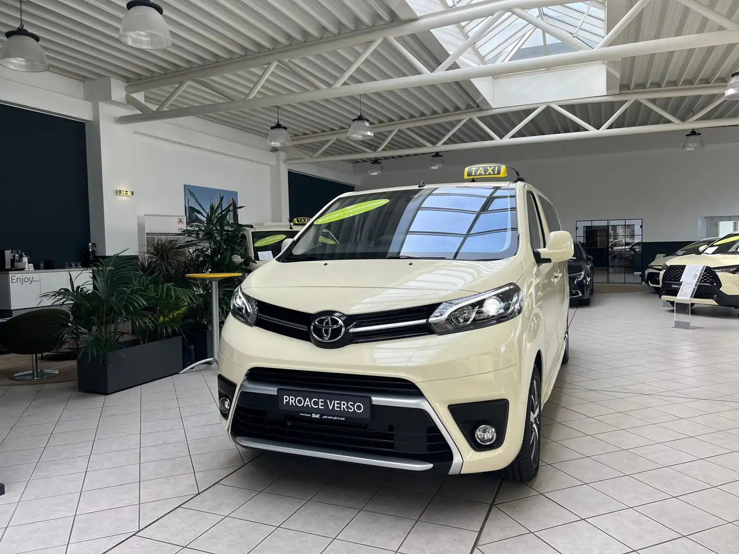 Toyota Proace Verso Team D Wit - 1