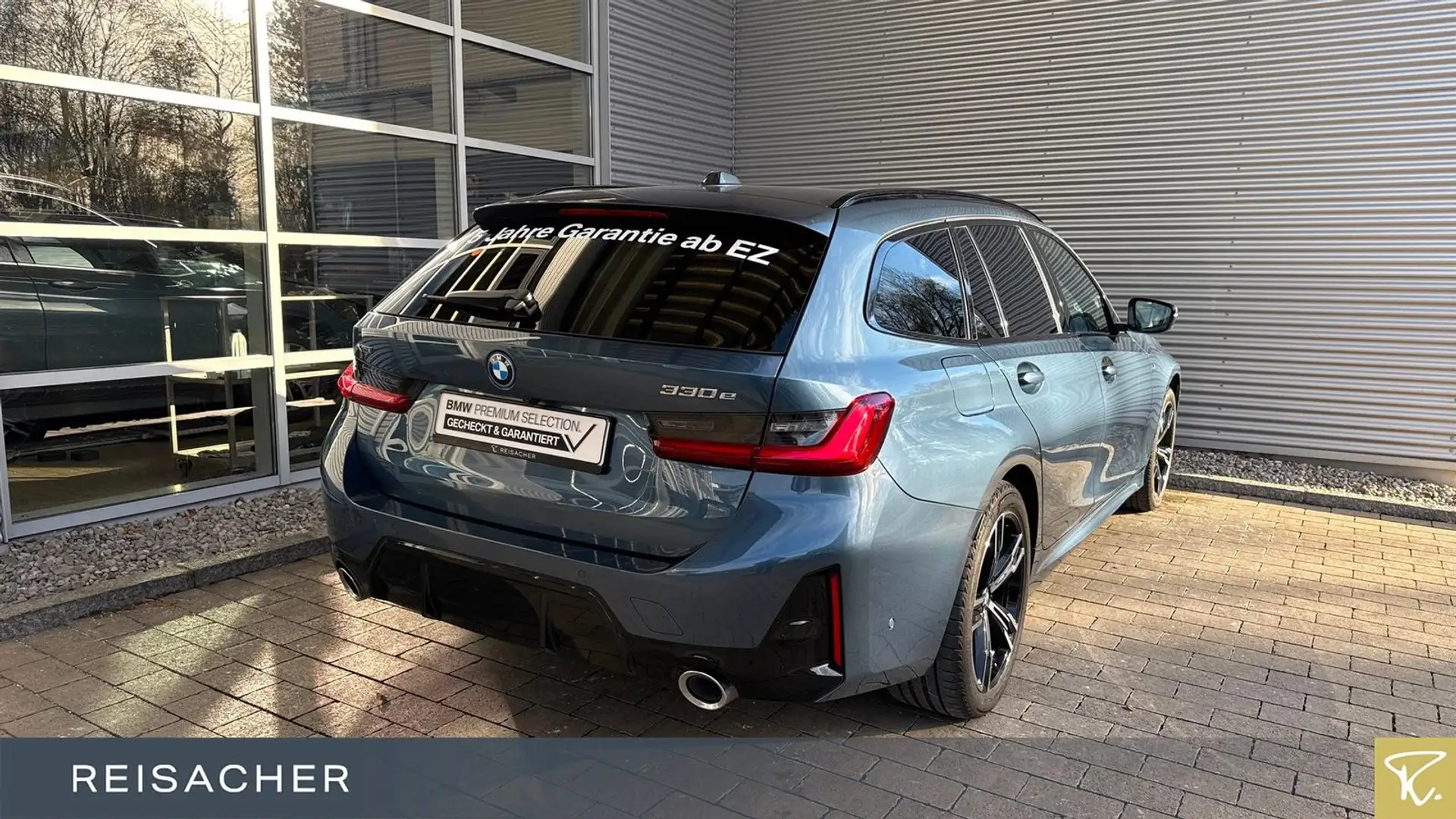 BMW 330 e xDrive Touring HUD 360° ACC Pano AHK 18" Blau - 2