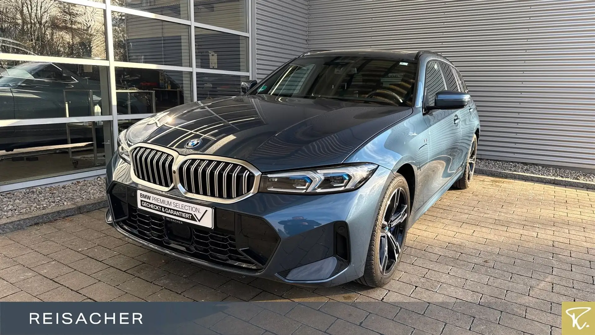 BMW 330 e xDrive Touring HUD 360° ACC Pano AHK 18" Blau - 1