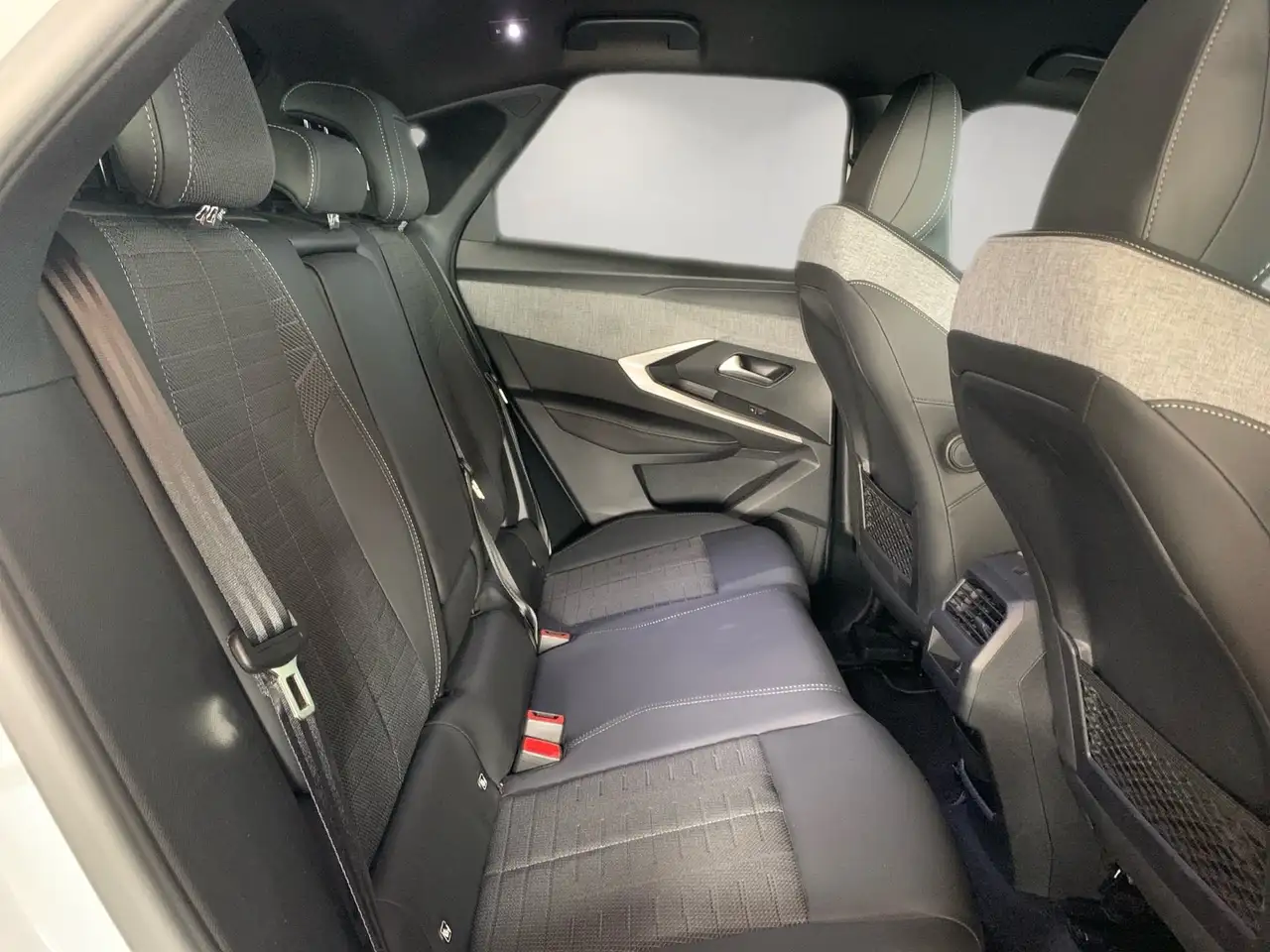 Peugeot 3008 III 2024 1.2 hybrid GT 145cv e-dcs6 8