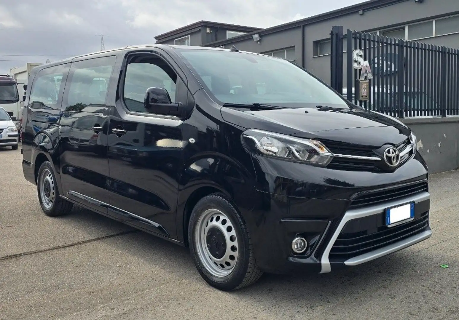 Toyota Proace 2.0D 144CV S&S 9 POSTI LARGE Nero - 2