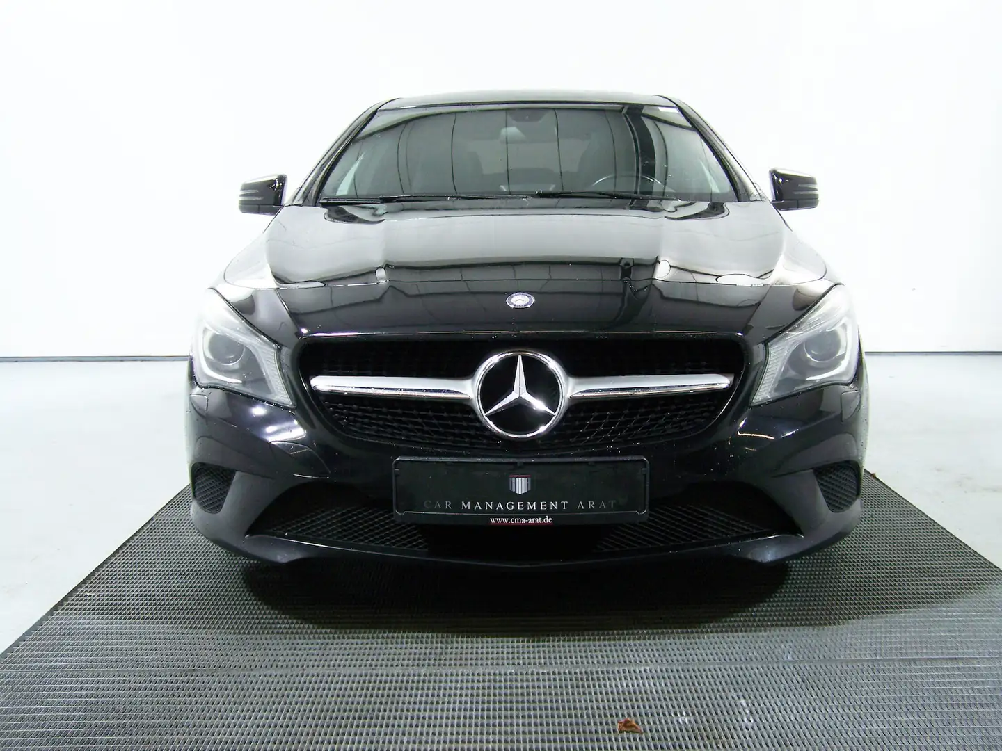 Mercedes-Benz CLA 200 Urban AUTOM PANORAMA+KAM+SHZ+R18+NAVI Schwarz - 2