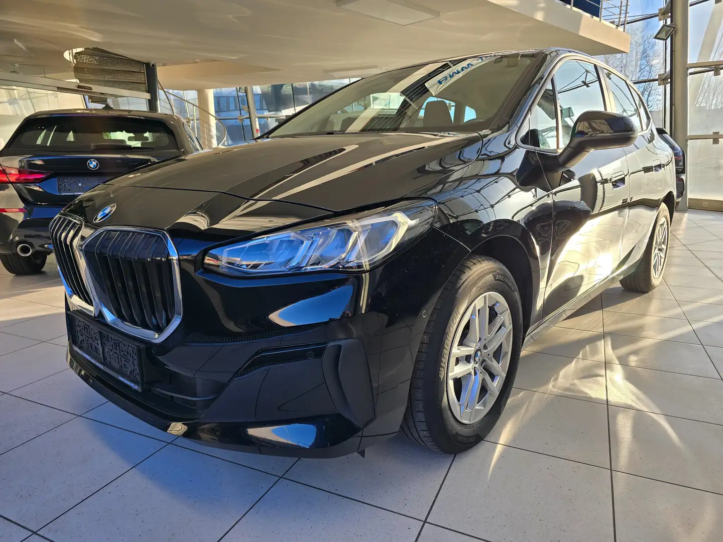 BMW 218 i  Aut.  AHK elektrisch/Rückfahrkamera/Navi/LED Schwarz - 1