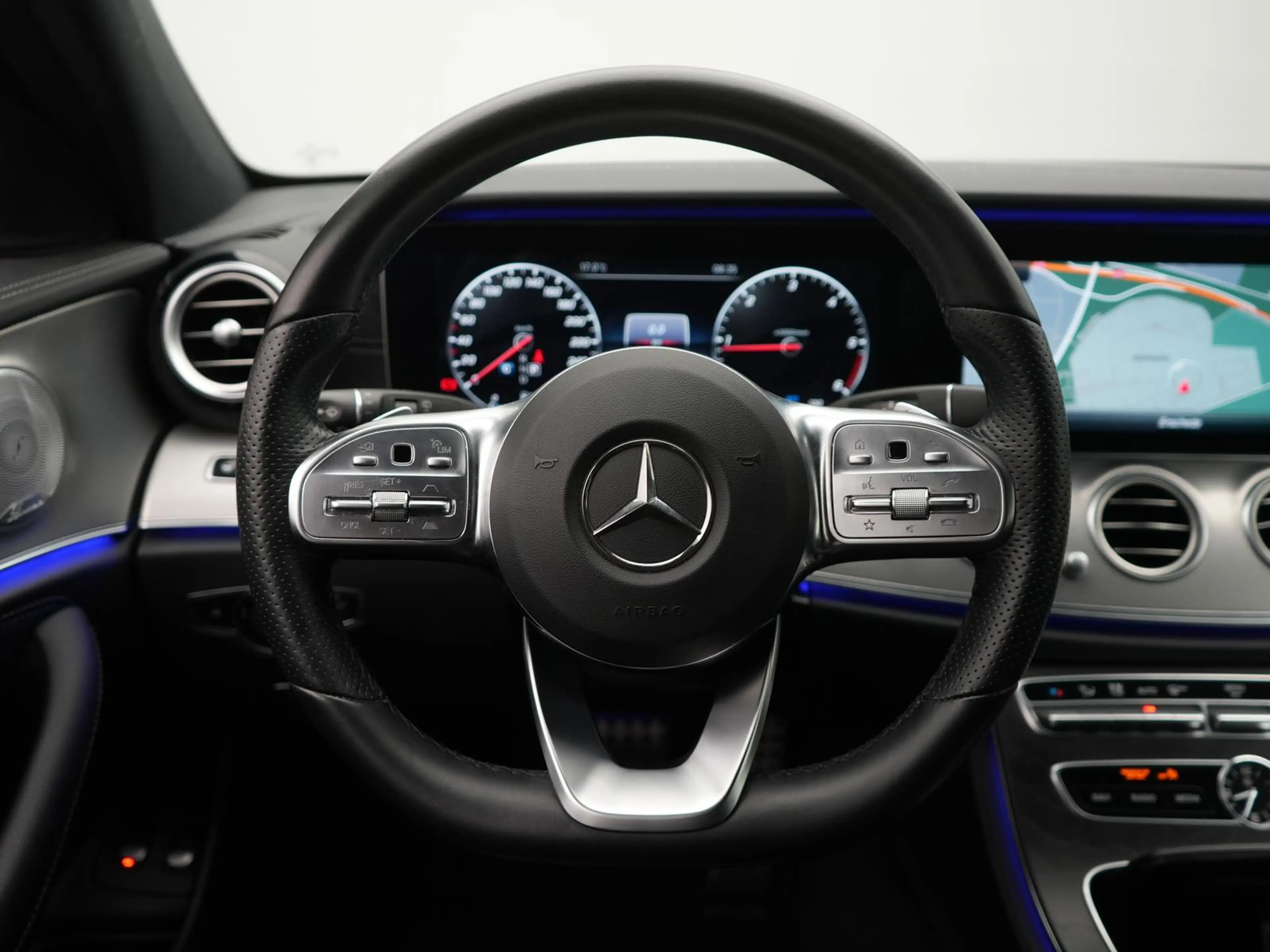 Mercedes-Benz E 220 d AMG-Line,MULTIBEAM,MEMO,360°,BURMESTE,AHK — photo 10