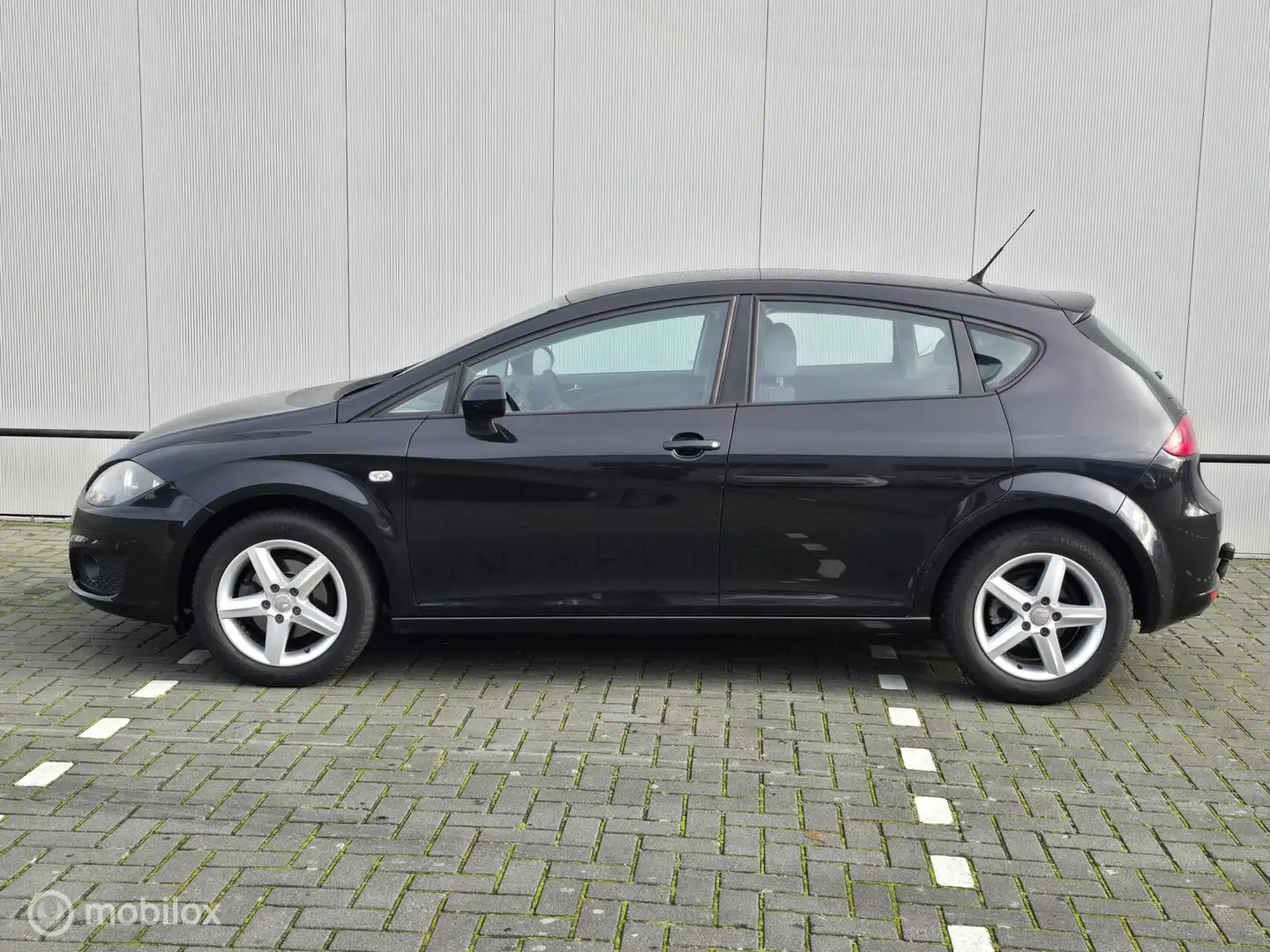 SEAT Leon 1.6 Hattrick Airco Cruise Nieuwe APK Noir - 2