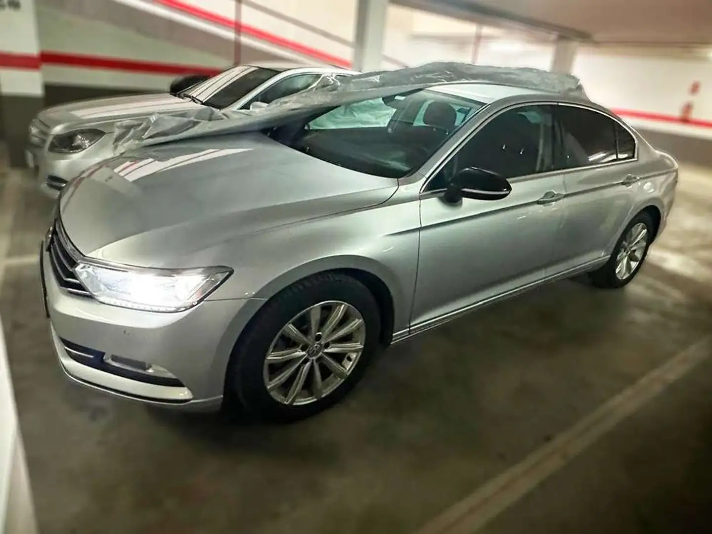 Volkswagen Passat 1.6TDI Advance 88kW Gris - 1