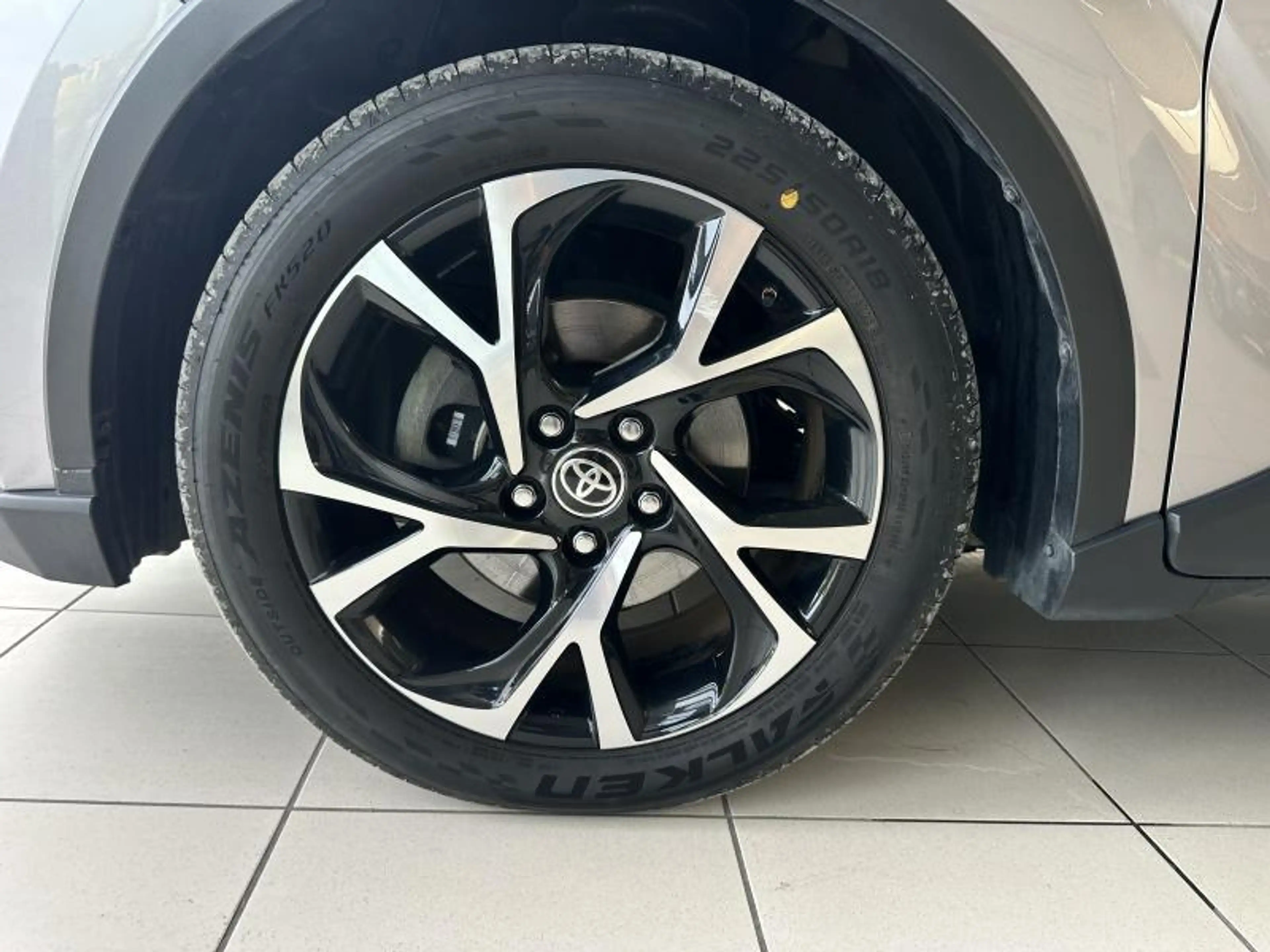 Toyota C-HR C-LUB BI-TONE — photo 9